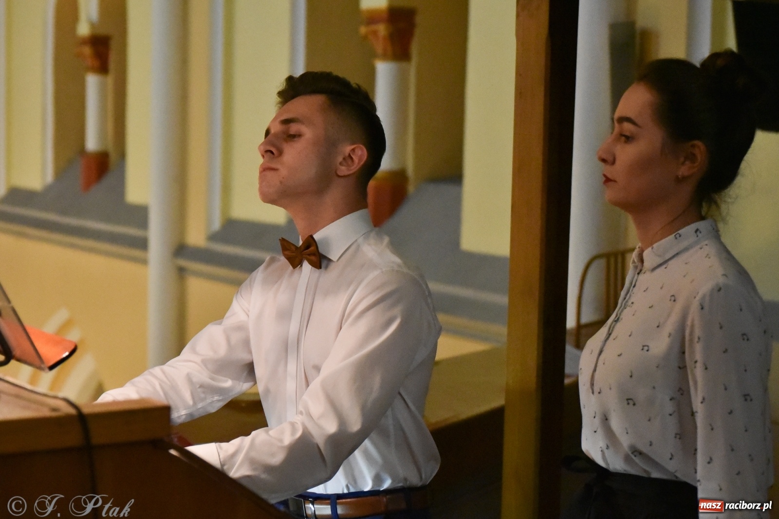 Zdjęcie w galerii na portalu naszraciborz.pl: Młodzi wirtuozi organów zagrali na Ostrogu wiadomości z regionu