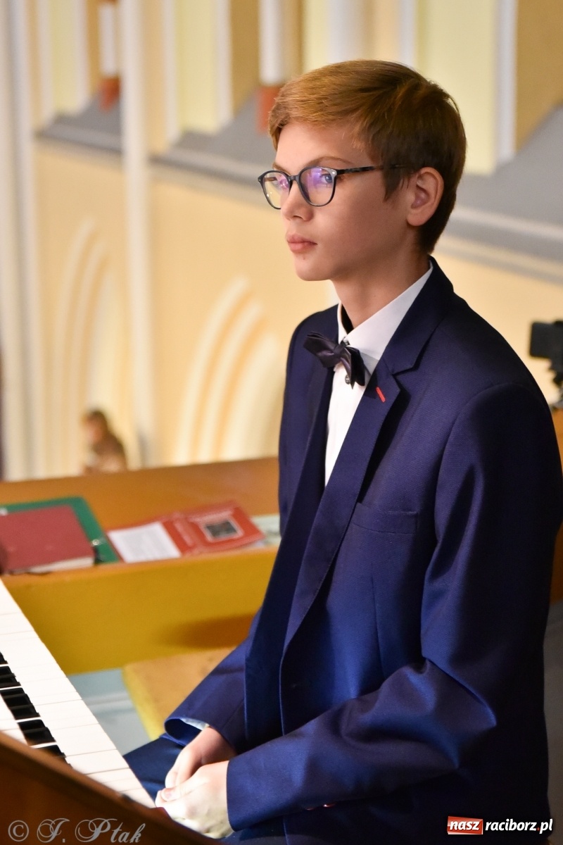 Zdjęcie w galerii na portalu naszraciborz.pl: Młodzi wirtuozi organów zagrali na Ostrogu wiadomości z regionu