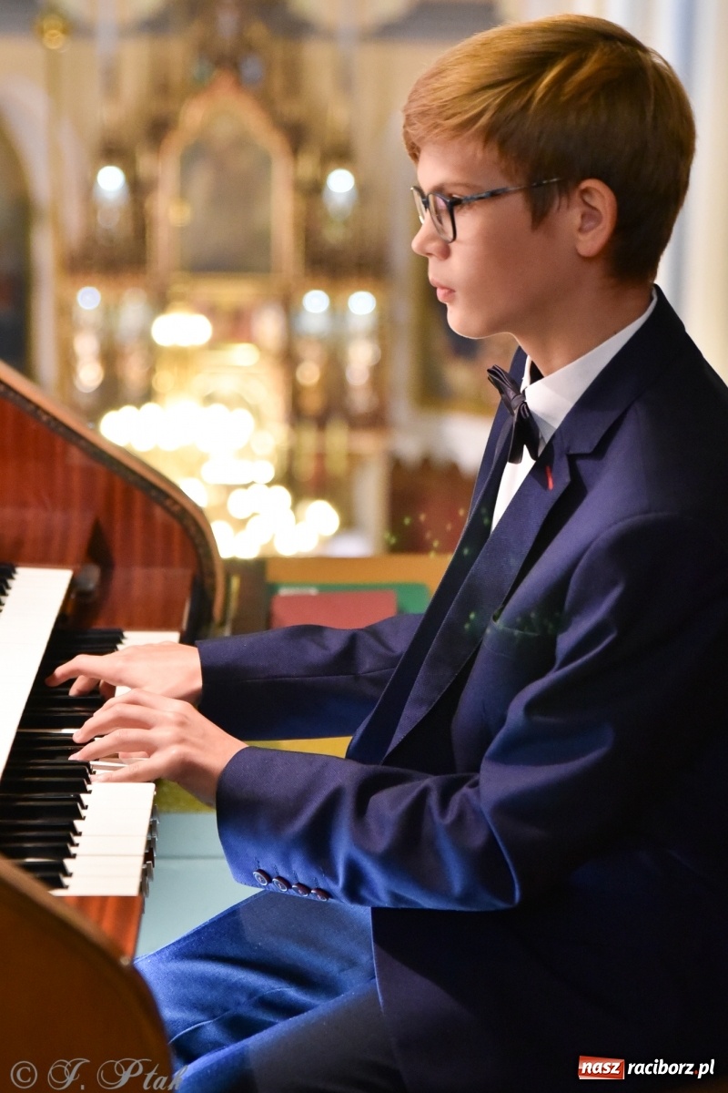 Zdjęcie w galerii na portalu naszraciborz.pl: Młodzi wirtuozi organów zagrali na Ostrogu wiadomości z regionu