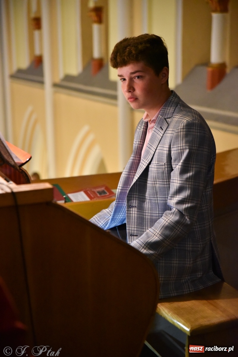 Zdjęcie w galerii na portalu naszraciborz.pl: Młodzi wirtuozi organów zagrali na Ostrogu wiadomości z regionu