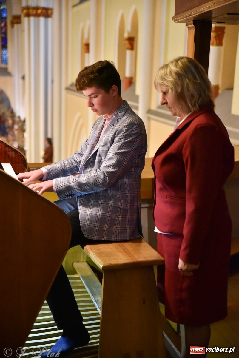 Zdjęcie w galerii na portalu naszraciborz.pl: Młodzi wirtuozi organów zagrali na Ostrogu wiadomości z regionu