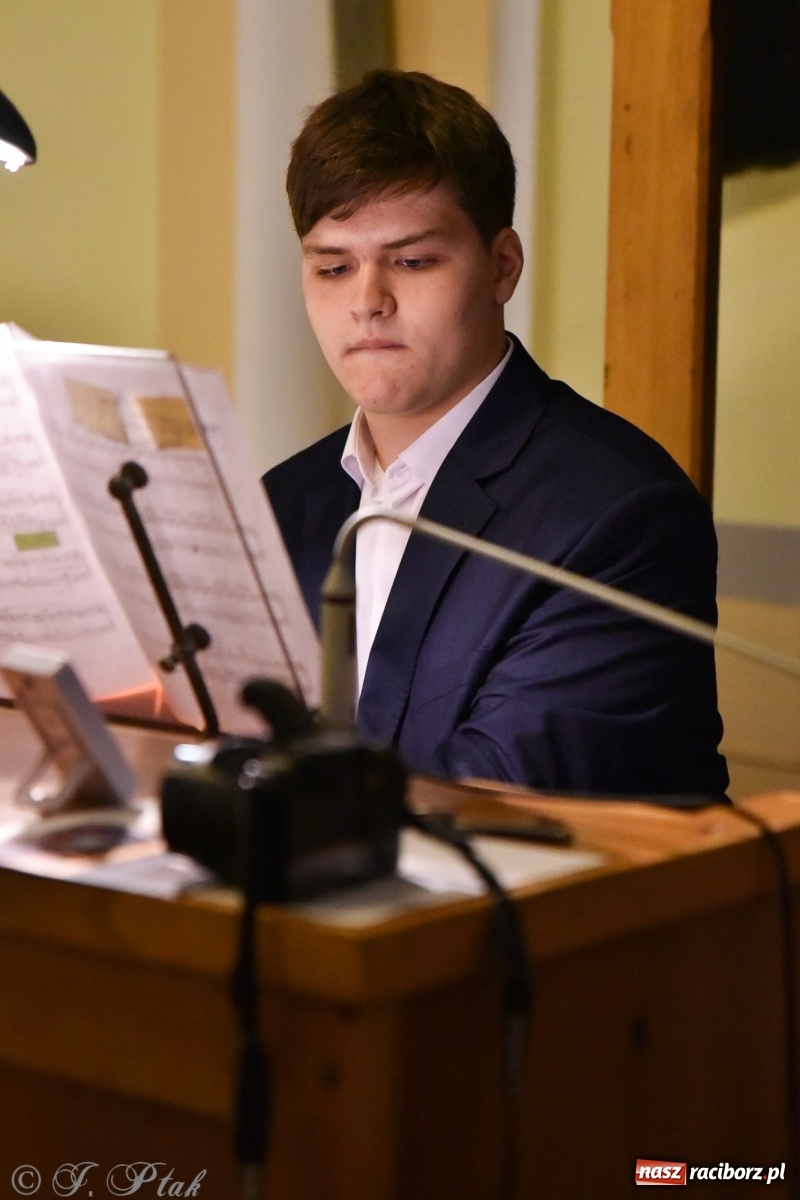 Zdjęcie w galerii na portalu naszraciborz.pl: Młodzi wirtuozi organów zagrali na Ostrogu wiadomości z regionu