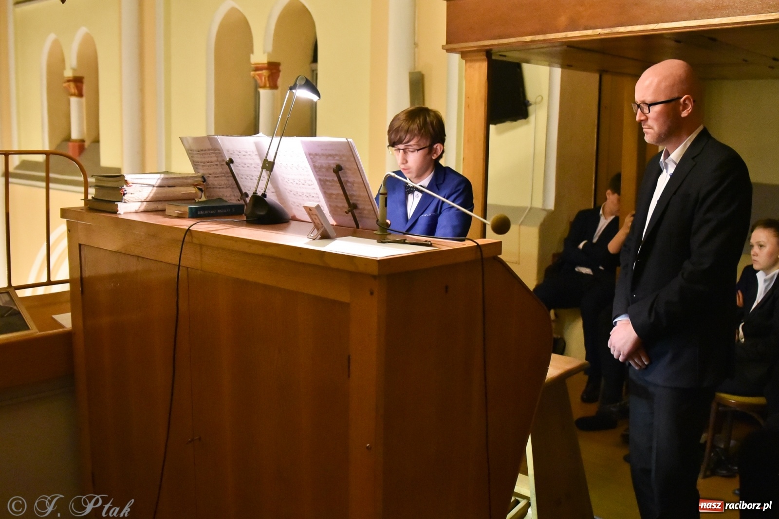 Zdjęcie w galerii na portalu naszraciborz.pl: Młodzi wirtuozi organów zagrali na Ostrogu wiadomości z regionu