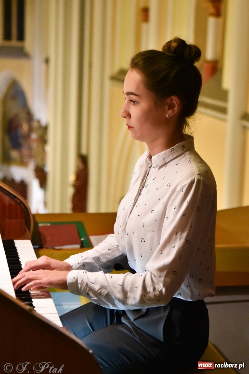 Zdjęcie w galerii na portalu naszraciborz.pl: Młodzi wirtuozi organów zagrali na Ostrogu wiadomości z regionu