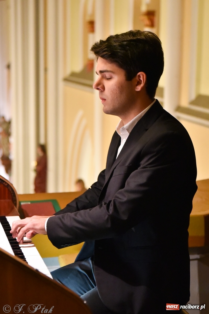 Zdjęcie w galerii na portalu naszraciborz.pl: Młodzi wirtuozi organów zagrali na Ostrogu wiadomości z regionu