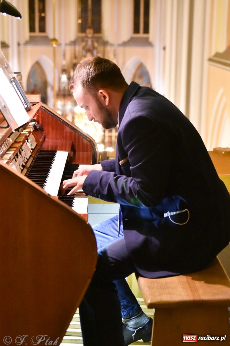 Zdjęcie w galerii na portalu naszraciborz.pl: Młodzi wirtuozi organów zagrali na Ostrogu wiadomości z regionu