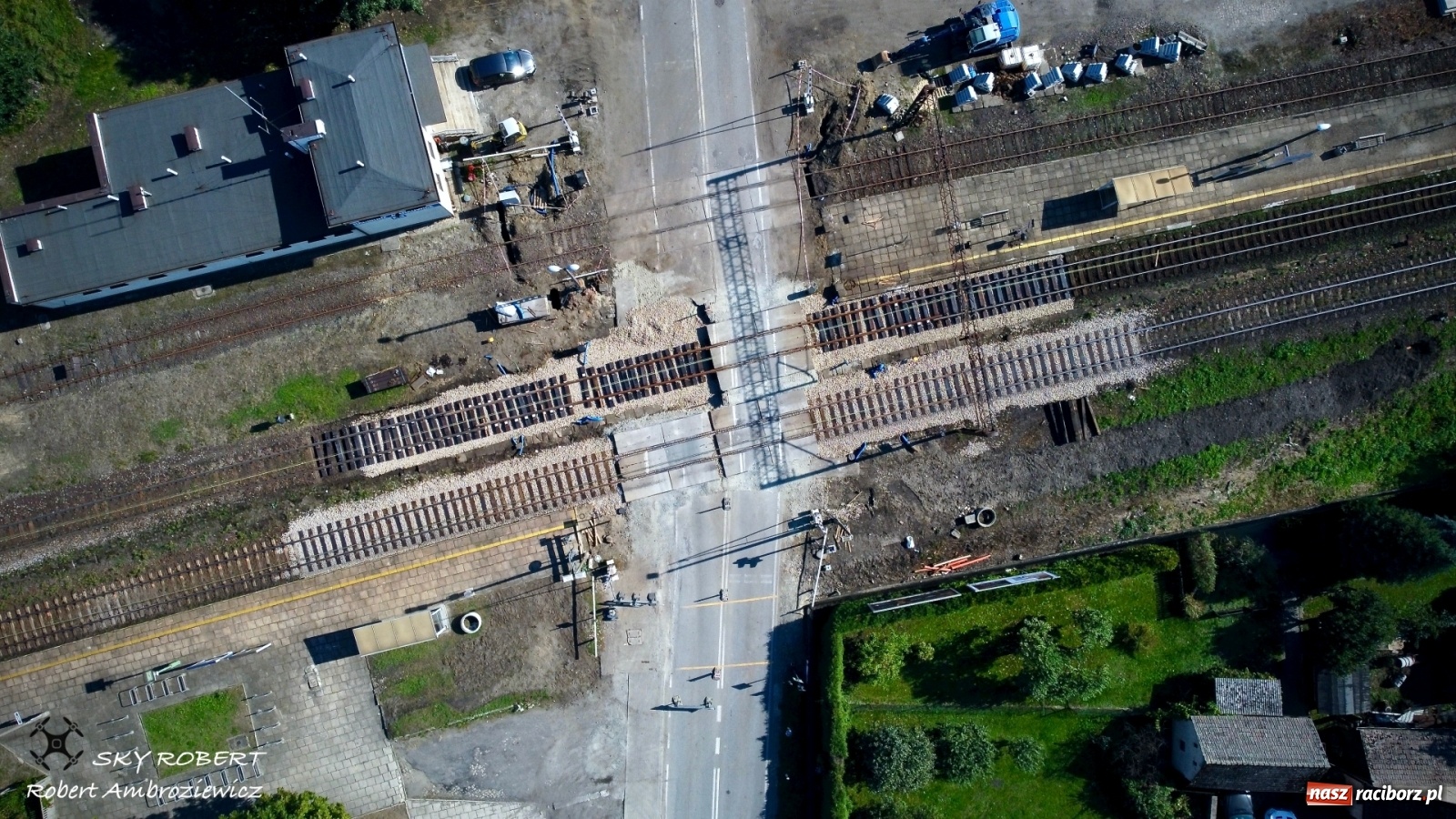 Zdjęcie w galerii na portalu naszraciborz.pl: Prace na przejeździe kolejowym w Markowicach potrwają dłużej niż planowano wiadomości z regionu