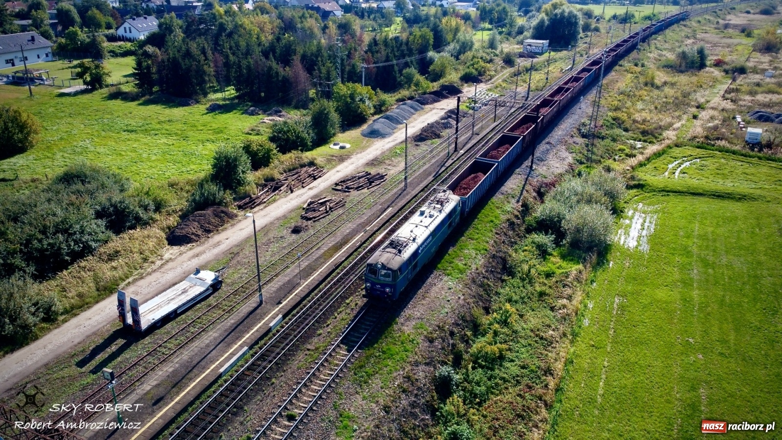 Zdjęcie w galerii na portalu naszraciborz.pl: Prace na przejeździe kolejowym w Markowicach potrwają dłużej niż planowano wiadomości z regionu