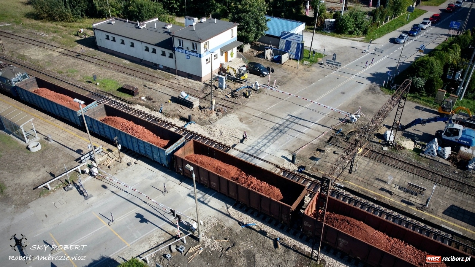 Zdjęcie w galerii na portalu naszraciborz.pl: Prace na przejeździe kolejowym w Markowicach potrwają dłużej niż planowano wiadomości z regionu