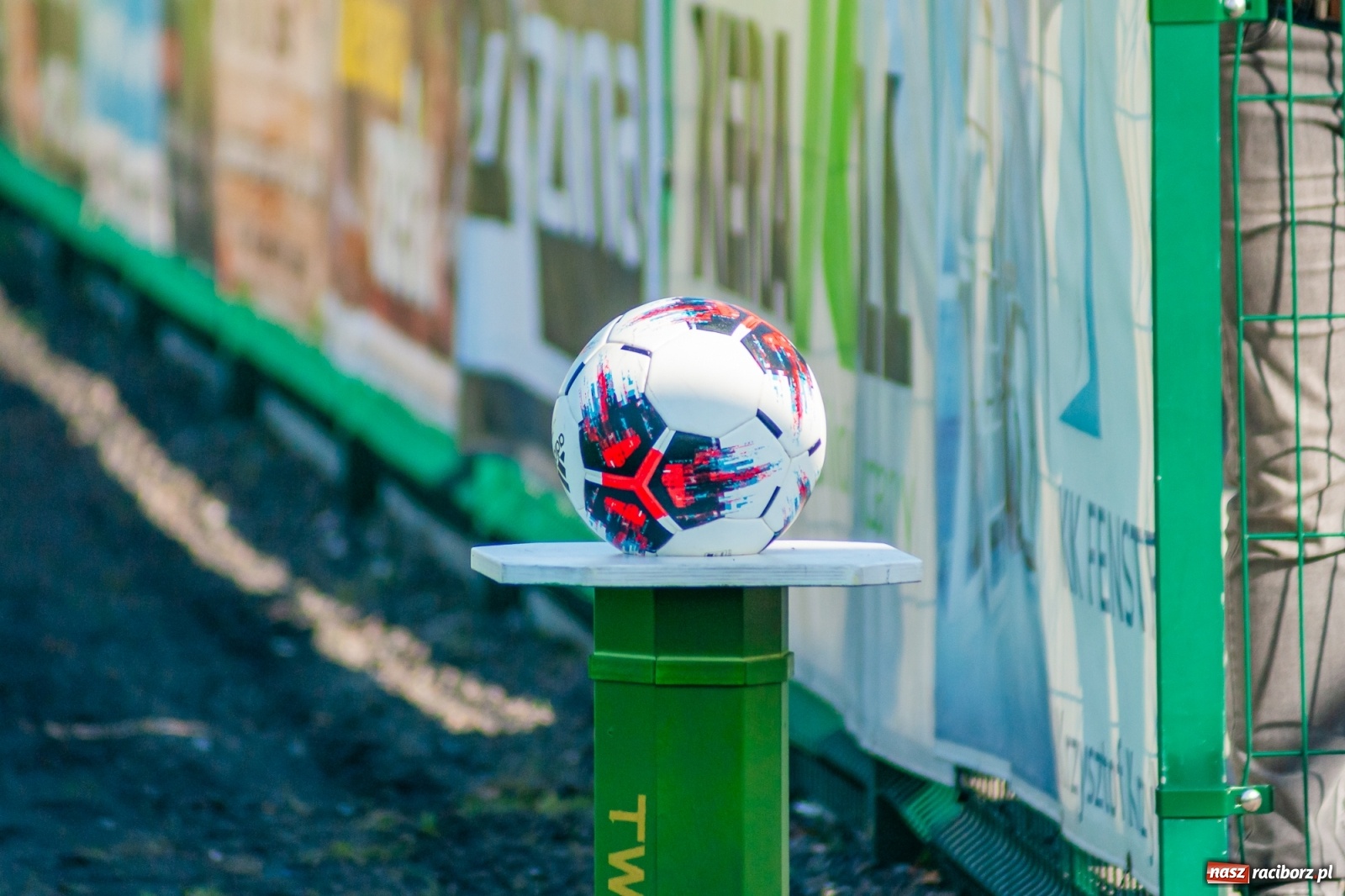 Zdjęcie w galerii na portalu naszraciborz.pl: Podział punktów w derbach powiatu. Poprzeczka uratowała Tworków [FOTO] wiadomości z regionu