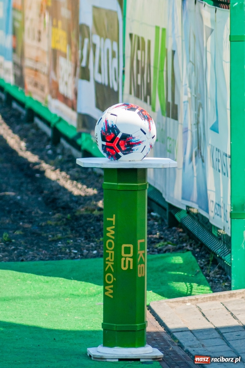 Zdjęcie w galerii na portalu naszraciborz.pl: Podział punktów w derbach powiatu. Poprzeczka uratowała Tworków [FOTO] wiadomości z regionu