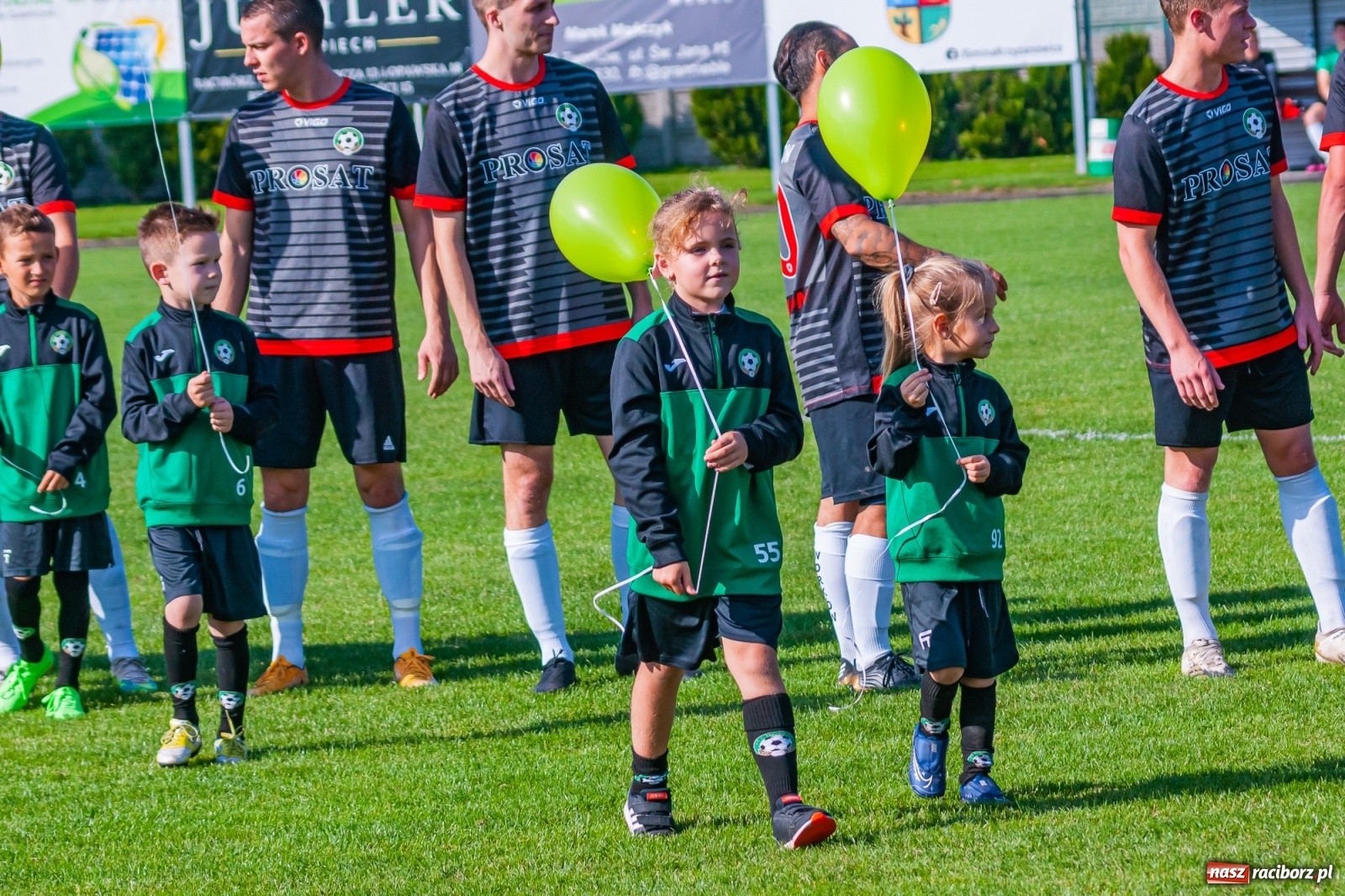 Zdjęcie w galerii na portalu naszraciborz.pl: Podział punktów w derbach powiatu. Poprzeczka uratowała Tworków [FOTO] wiadomości z regionu