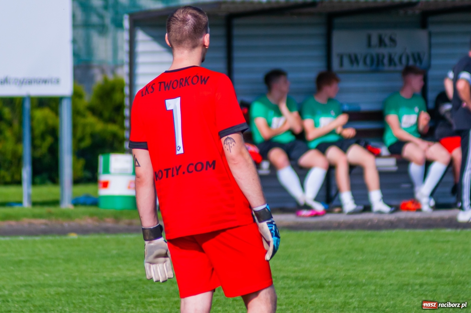 Zdjęcie w galerii na portalu naszraciborz.pl: Podział punktów w derbach powiatu. Poprzeczka uratowała Tworków [FOTO] wiadomości z regionu