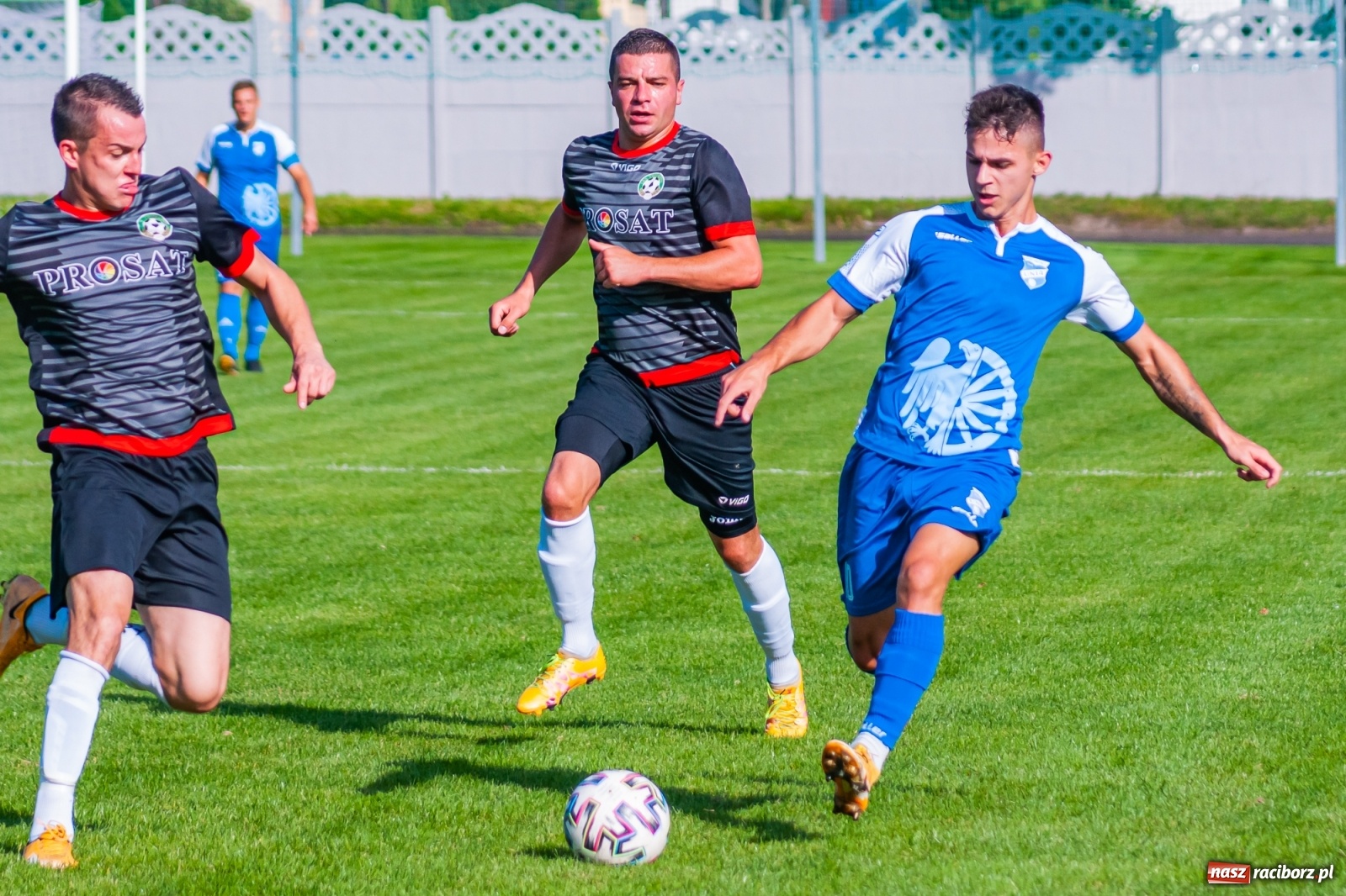 Zdjęcie w galerii na portalu naszraciborz.pl: Podział punktów w derbach powiatu. Poprzeczka uratowała Tworków [FOTO] wiadomości z regionu