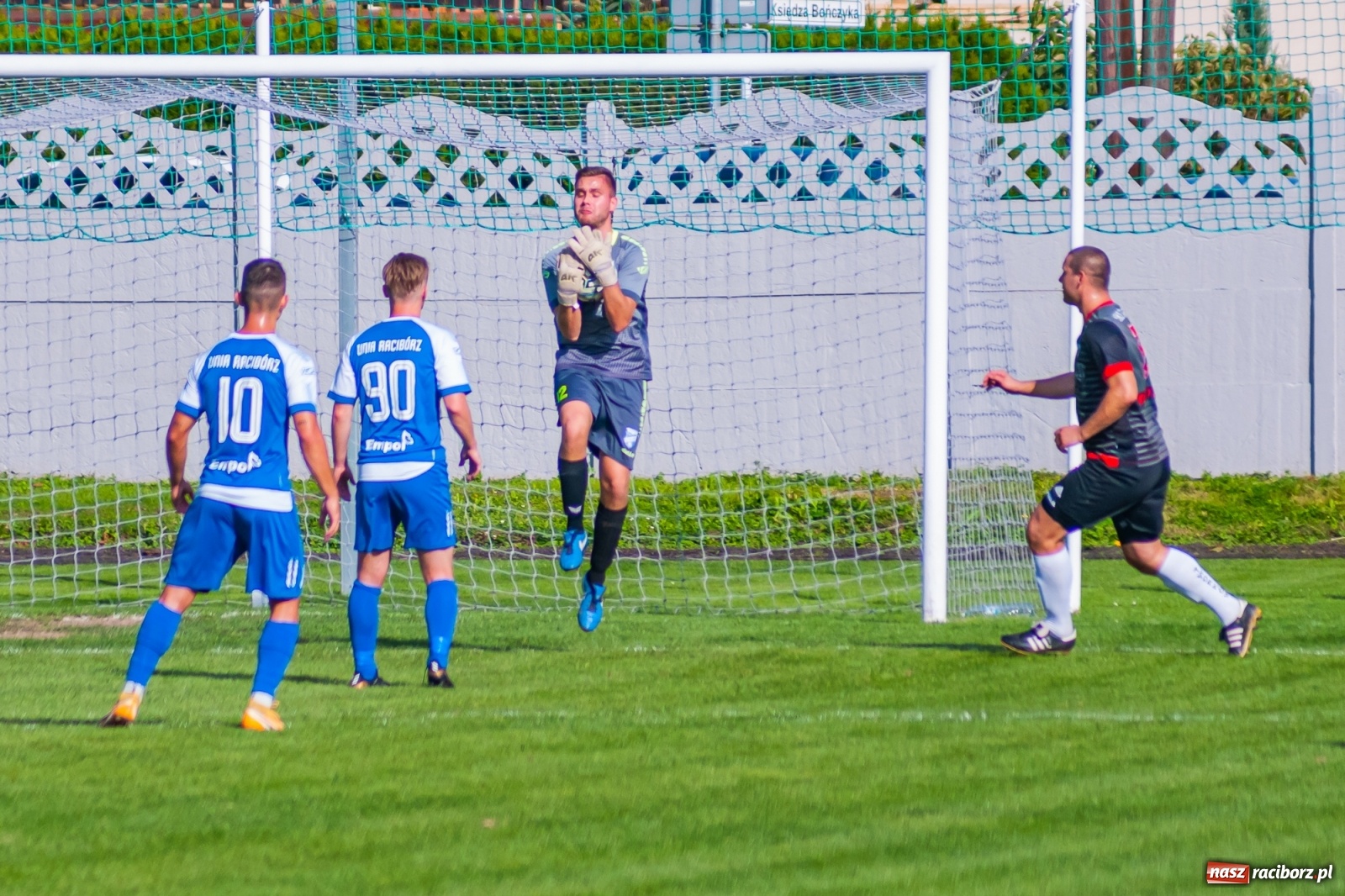 Zdjęcie w galerii na portalu naszraciborz.pl: Podział punktów w derbach powiatu. Poprzeczka uratowała Tworków [FOTO] wiadomości z regionu