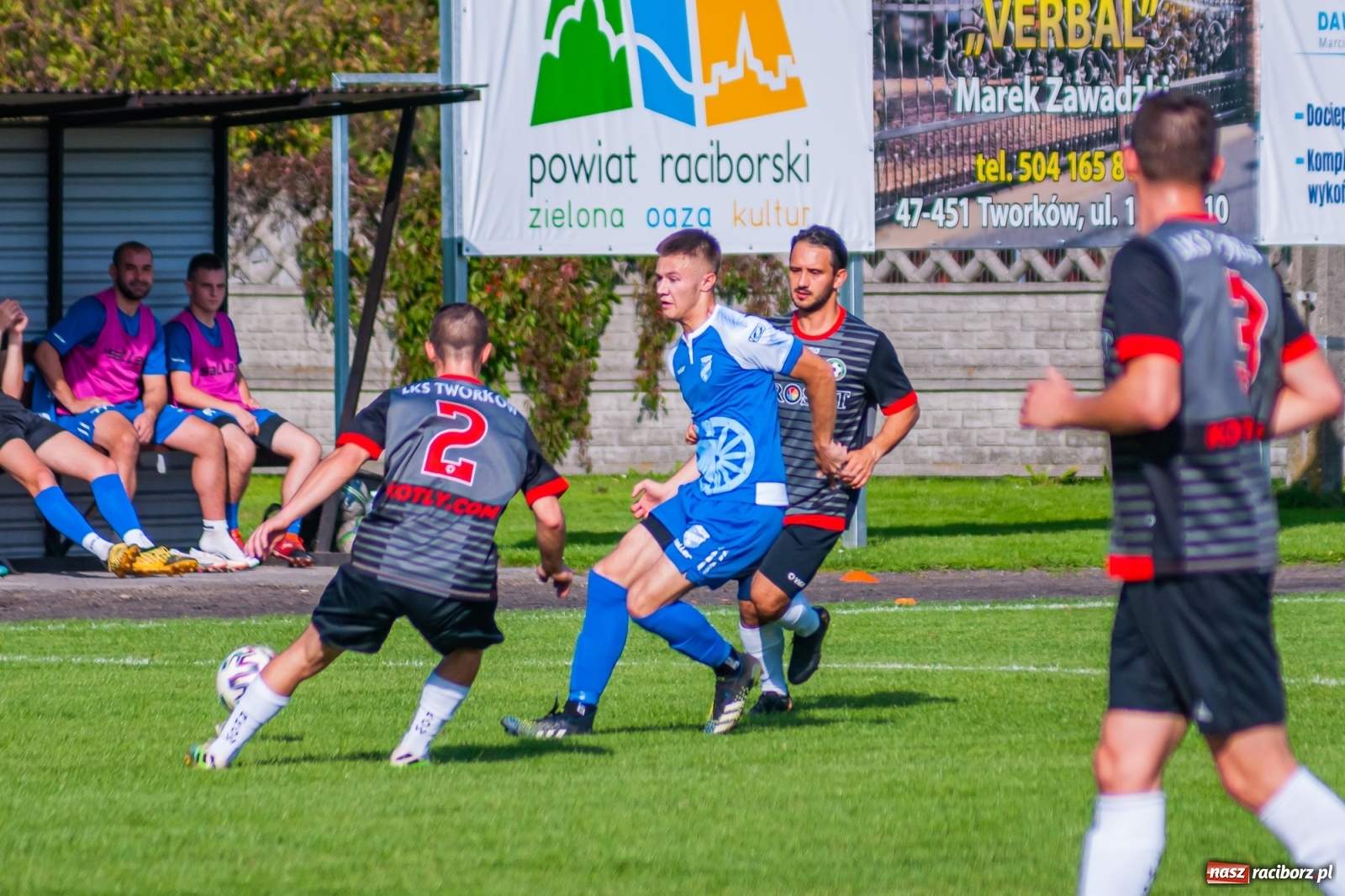 Zdjęcie w galerii na portalu naszraciborz.pl: Podział punktów w derbach powiatu. Poprzeczka uratowała Tworków [FOTO] wiadomości z regionu