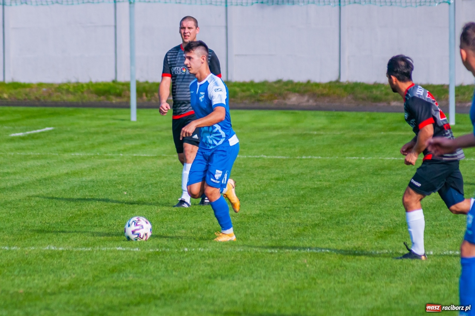 Zdjęcie w galerii na portalu naszraciborz.pl: Podział punktów w derbach powiatu. Poprzeczka uratowała Tworków [FOTO] wiadomości z regionu