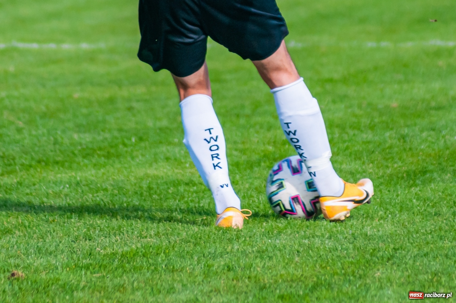 Zdjęcie w galerii na portalu naszraciborz.pl: Podział punktów w derbach powiatu. Poprzeczka uratowała Tworków [FOTO] wiadomości z regionu