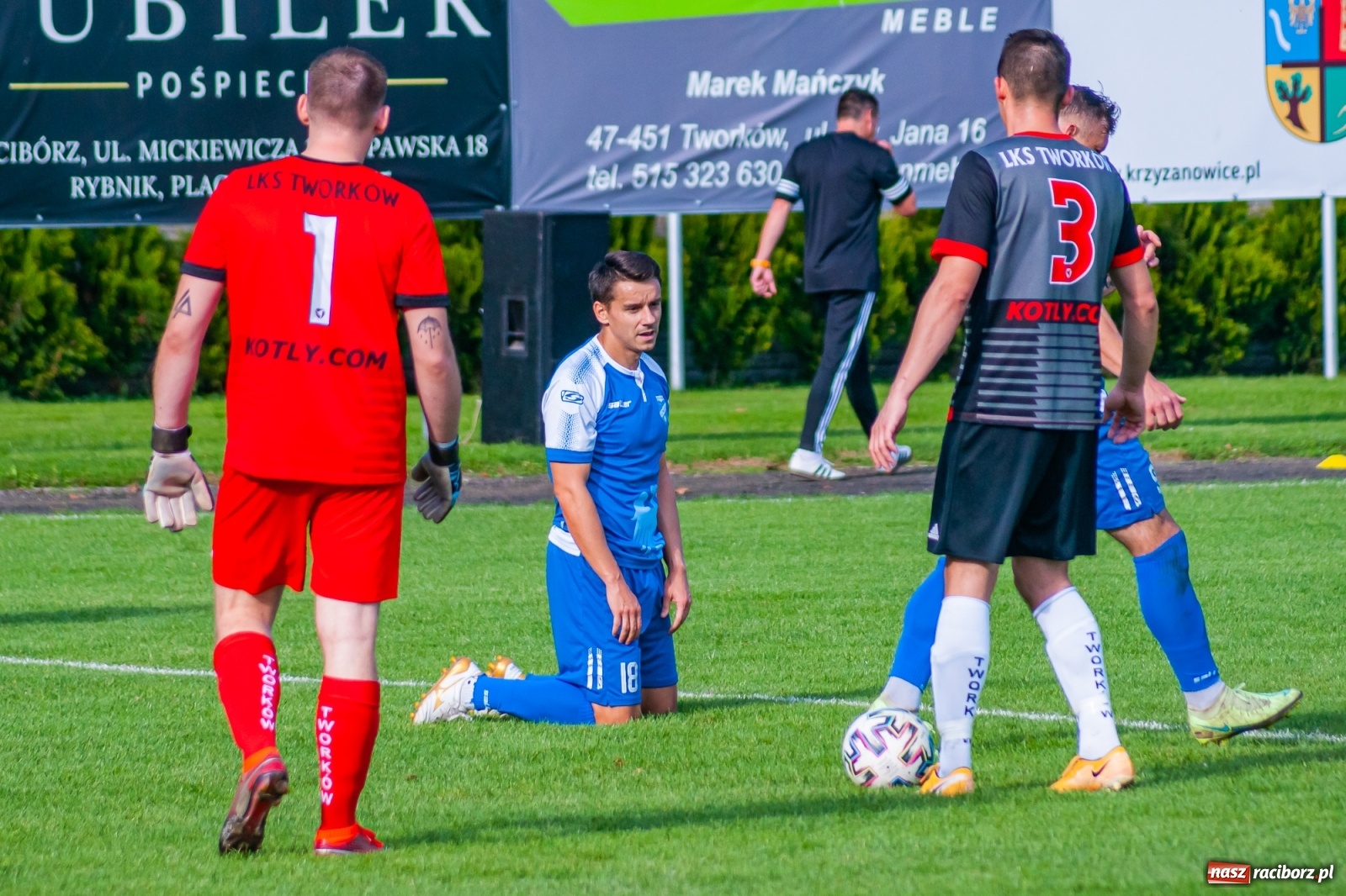 Zdjęcie w galerii na portalu naszraciborz.pl: Podział punktów w derbach powiatu. Poprzeczka uratowała Tworków [FOTO] wiadomości z regionu
