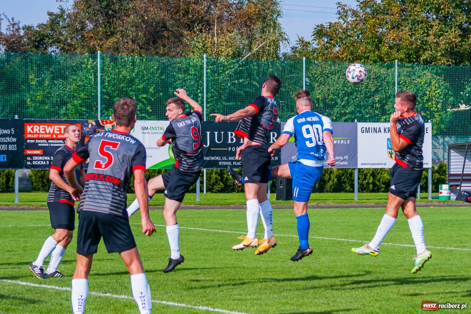 Zdjęcie w galerii na portalu naszraciborz.pl: Podział punktów w derbach powiatu. Poprzeczka uratowała Tworków [FOTO] wiadomości z regionu