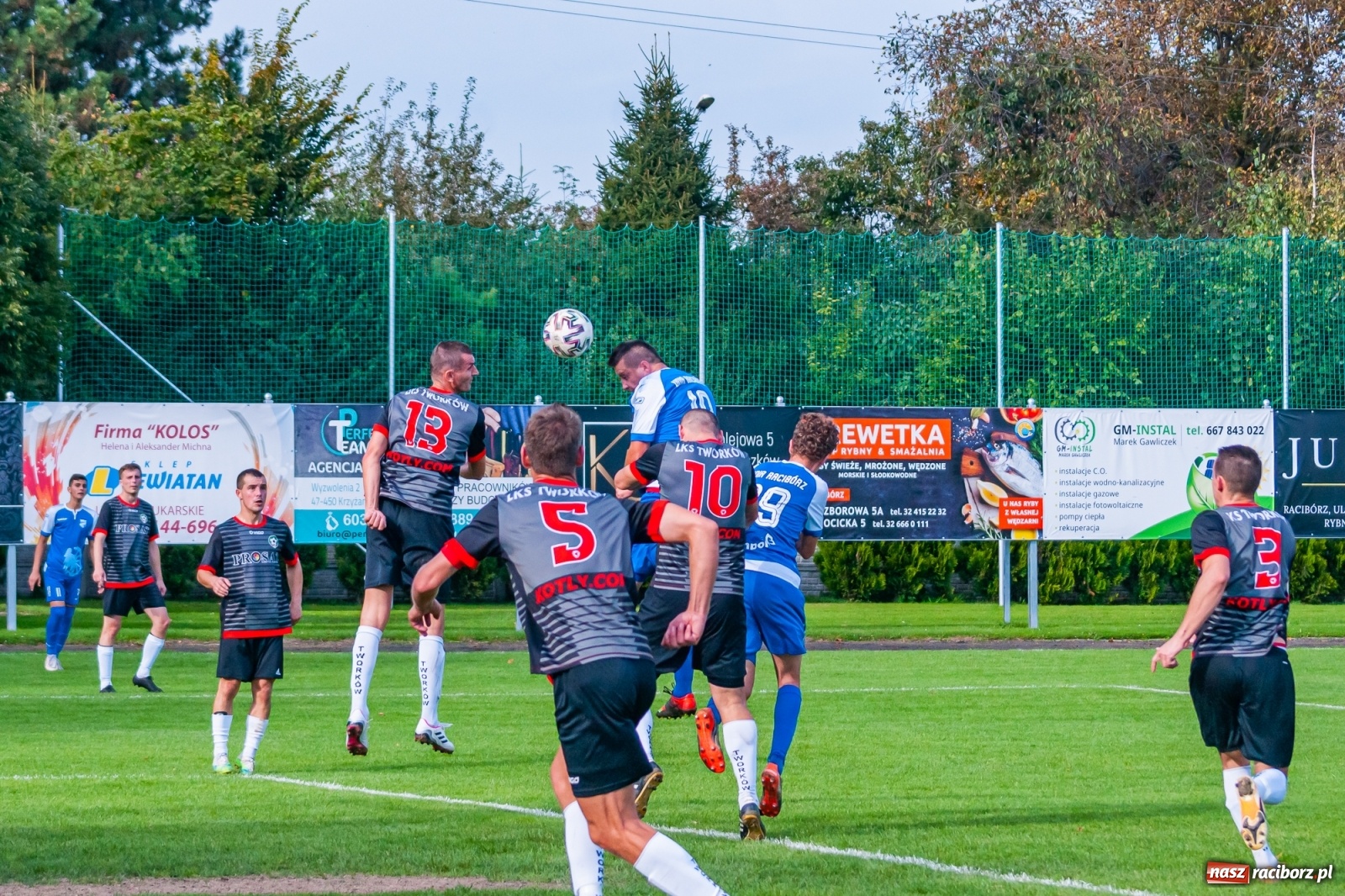 Zdjęcie w galerii na portalu naszraciborz.pl: Podział punktów w derbach powiatu. Poprzeczka uratowała Tworków [FOTO] wiadomości z regionu