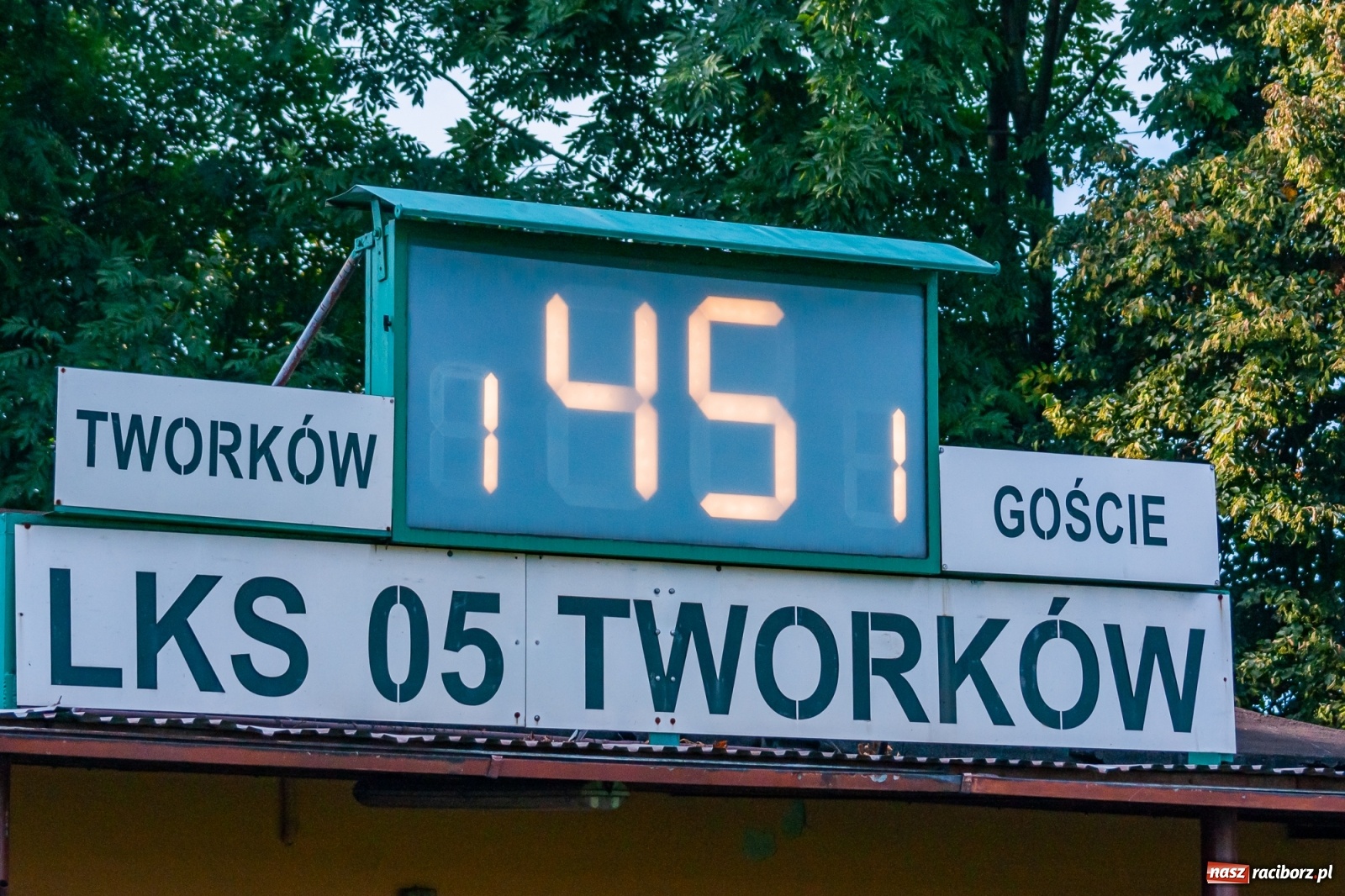 Zdjęcie w galerii na portalu naszraciborz.pl: Podział punktów w derbach powiatu. Poprzeczka uratowała Tworków [FOTO] wiadomości z regionu