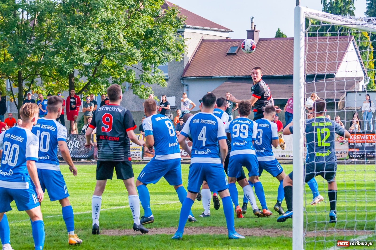 Zdjęcie w galerii na portalu naszraciborz.pl: Podział punktów w derbach powiatu. Poprzeczka uratowała Tworków [FOTO] wiadomości z regionu