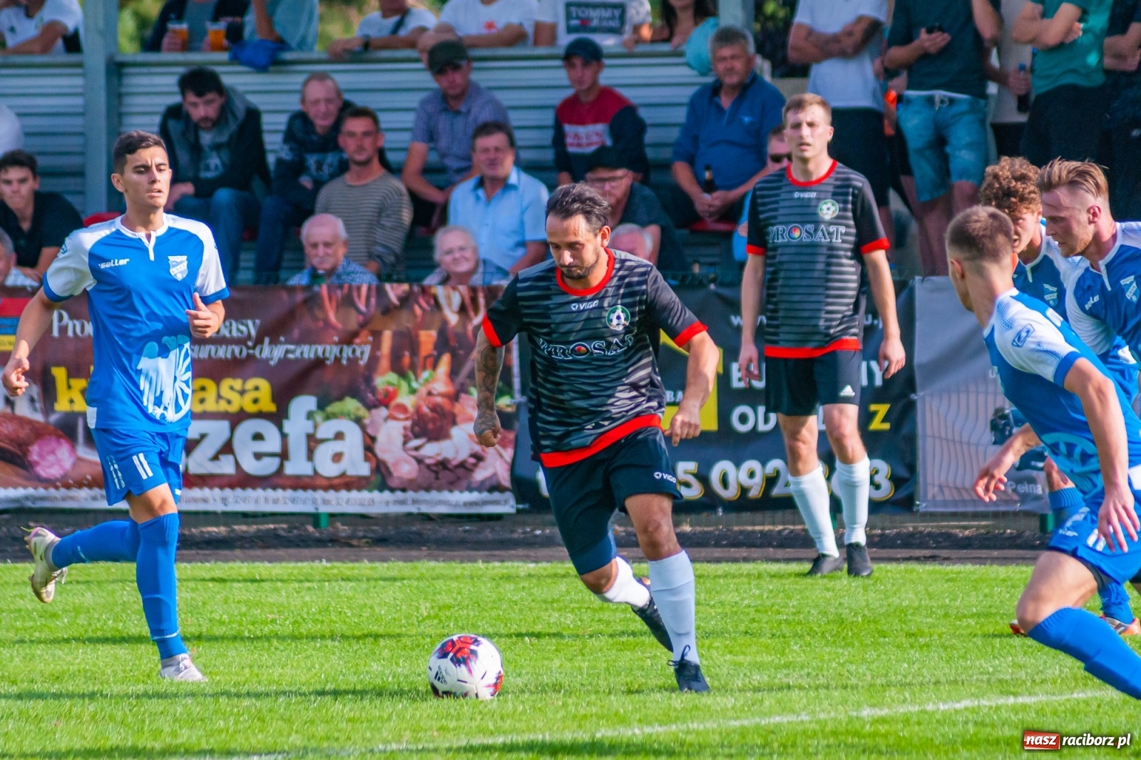 Zdjęcie w galerii na portalu naszraciborz.pl: Podział punktów w derbach powiatu. Poprzeczka uratowała Tworków [FOTO] wiadomości z regionu