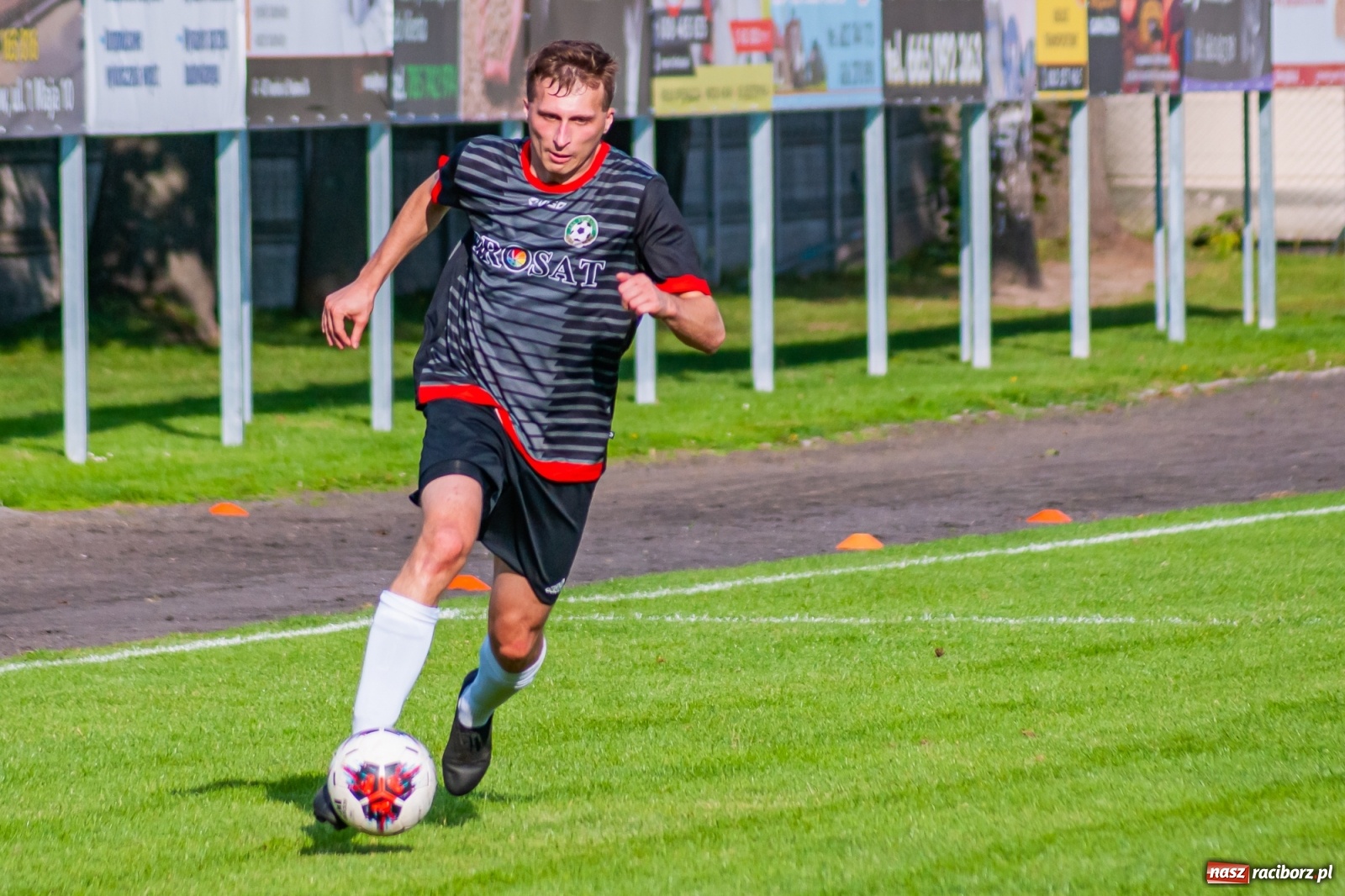 Zdjęcie w galerii na portalu naszraciborz.pl: Podział punktów w derbach powiatu. Poprzeczka uratowała Tworków [FOTO] wiadomości z regionu