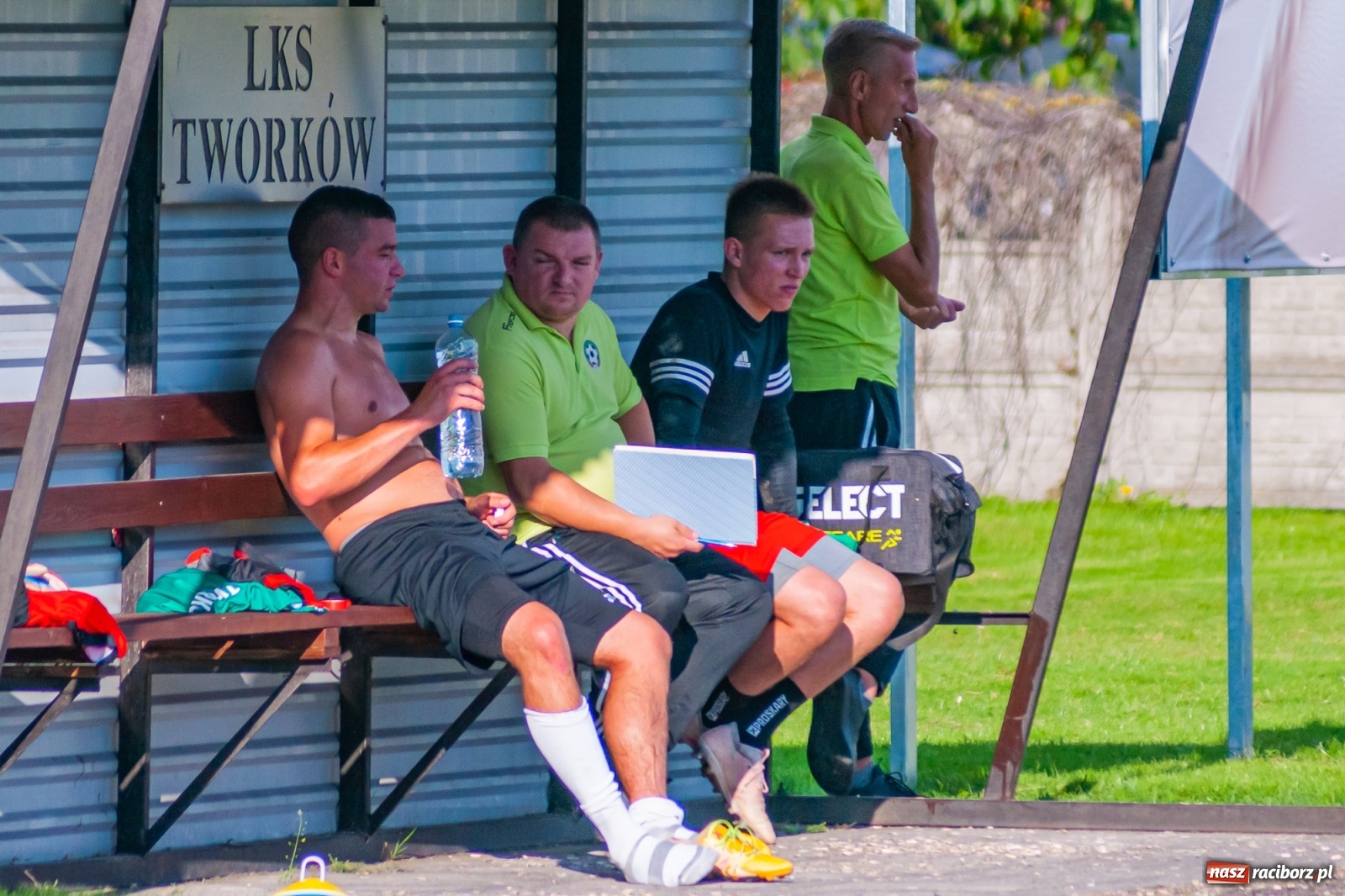 Zdjęcie w galerii na portalu naszraciborz.pl: Podział punktów w derbach powiatu. Poprzeczka uratowała Tworków [FOTO] wiadomości z regionu
