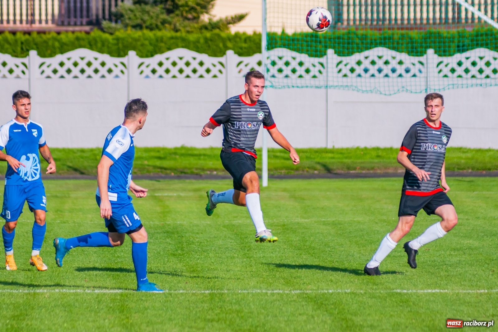 Zdjęcie w galerii na portalu naszraciborz.pl: Podział punktów w derbach powiatu. Poprzeczka uratowała Tworków [FOTO] wiadomości z regionu