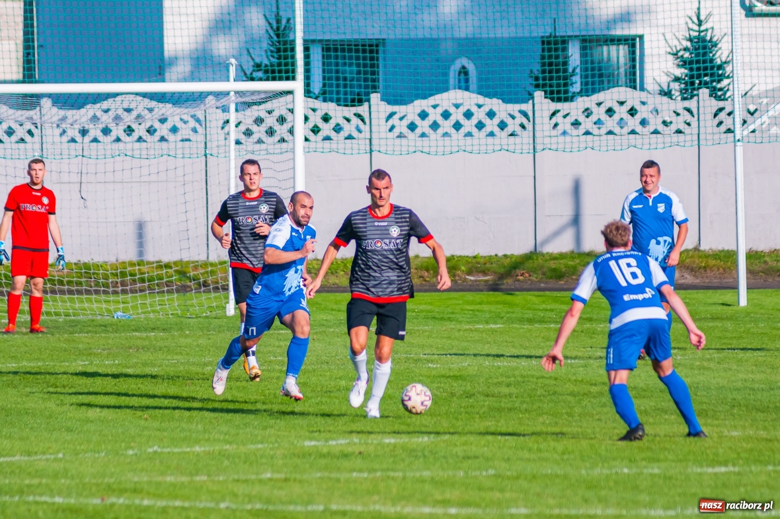 Zdjęcie w galerii na portalu naszraciborz.pl: Podział punktów w derbach powiatu. Poprzeczka uratowała Tworków [FOTO] wiadomości z regionu