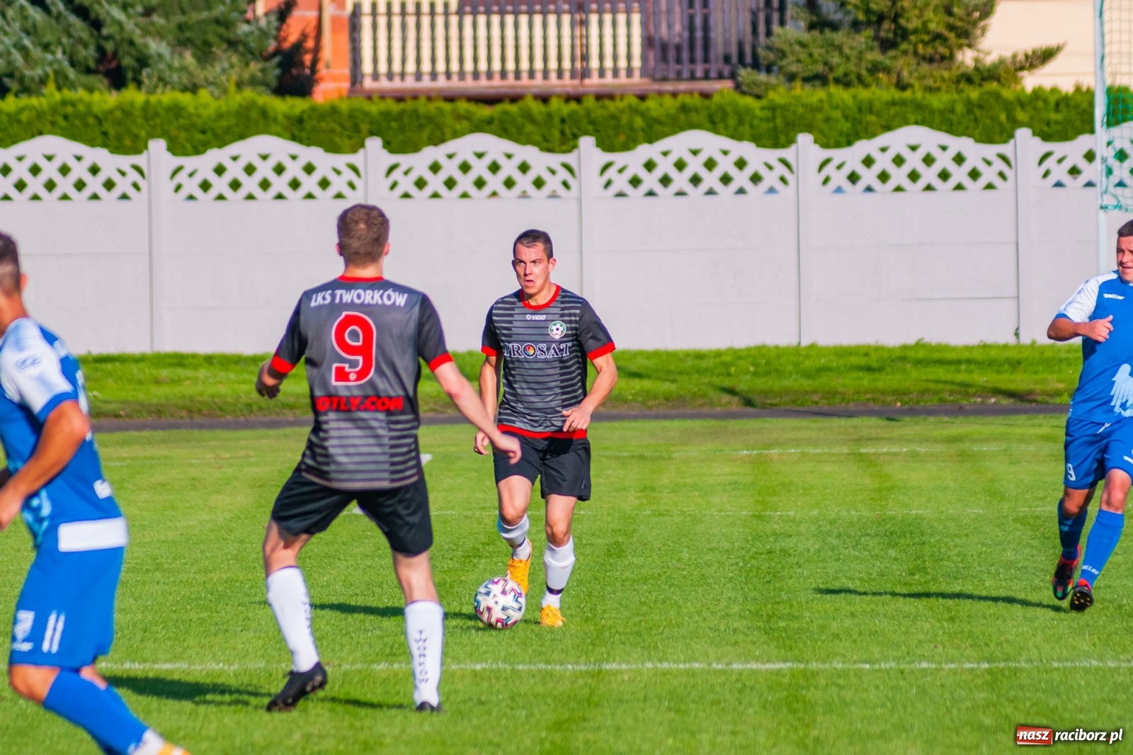 Zdjęcie w galerii na portalu naszraciborz.pl: Podział punktów w derbach powiatu. Poprzeczka uratowała Tworków [FOTO] wiadomości z regionu