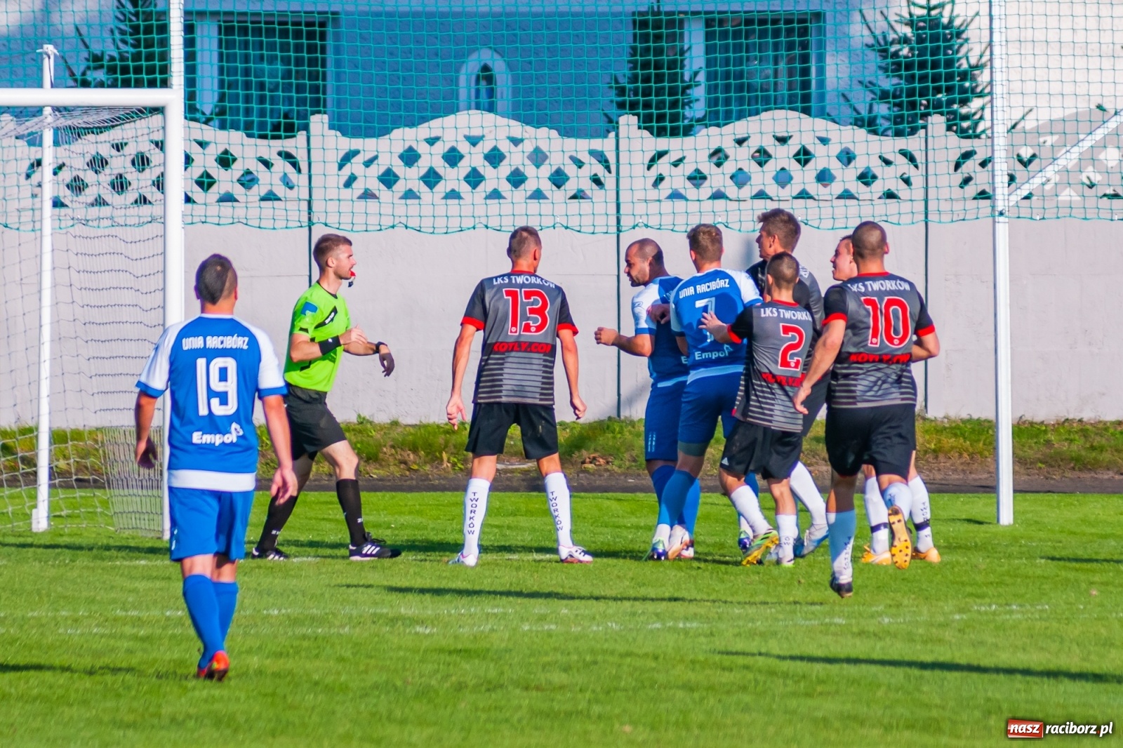 Zdjęcie w galerii na portalu naszraciborz.pl: Podział punktów w derbach powiatu. Poprzeczka uratowała Tworków [FOTO] wiadomości z regionu