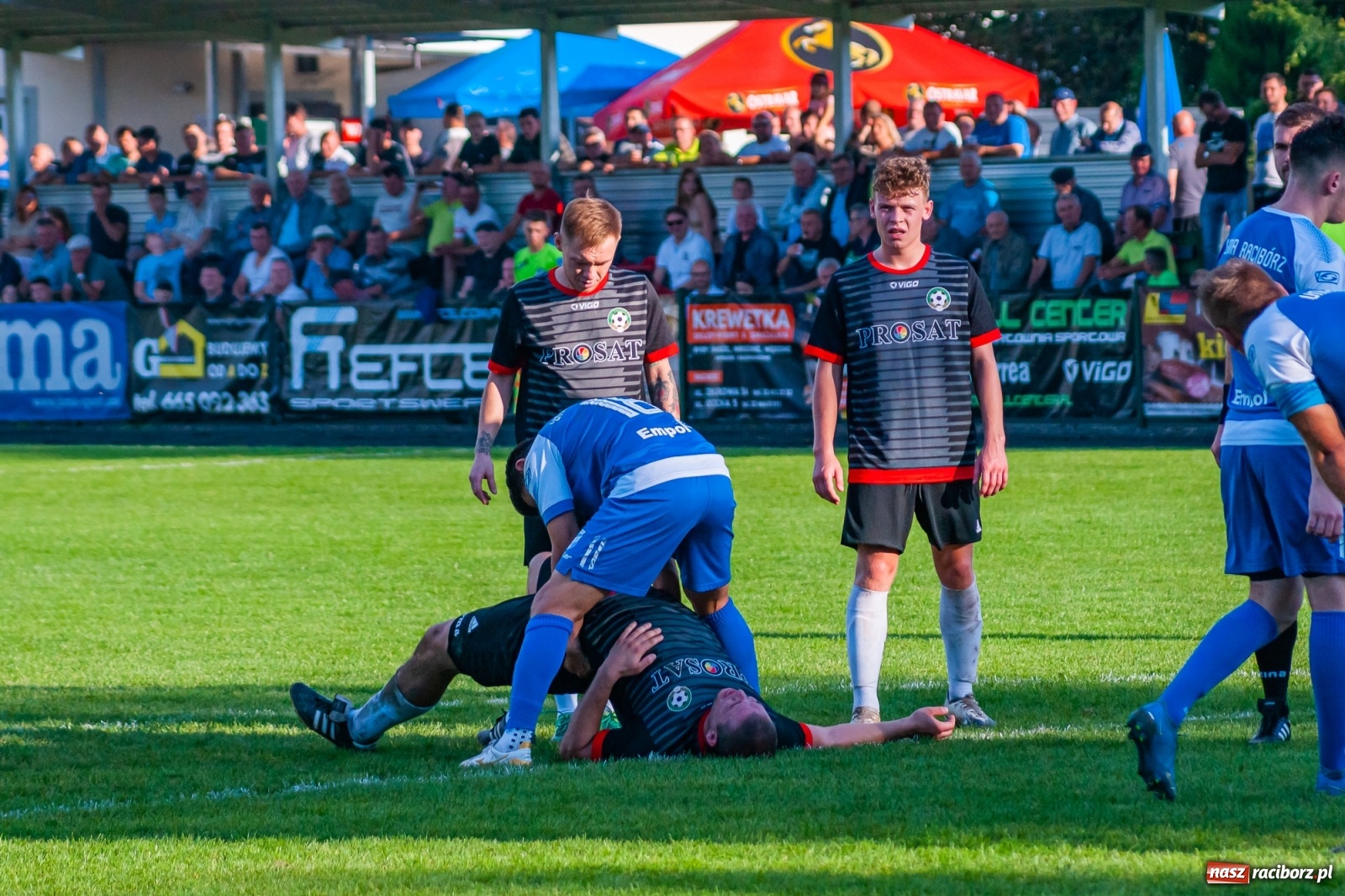Zdjęcie w galerii na portalu naszraciborz.pl: Podział punktów w derbach powiatu. Poprzeczka uratowała Tworków [FOTO] wiadomości z regionu