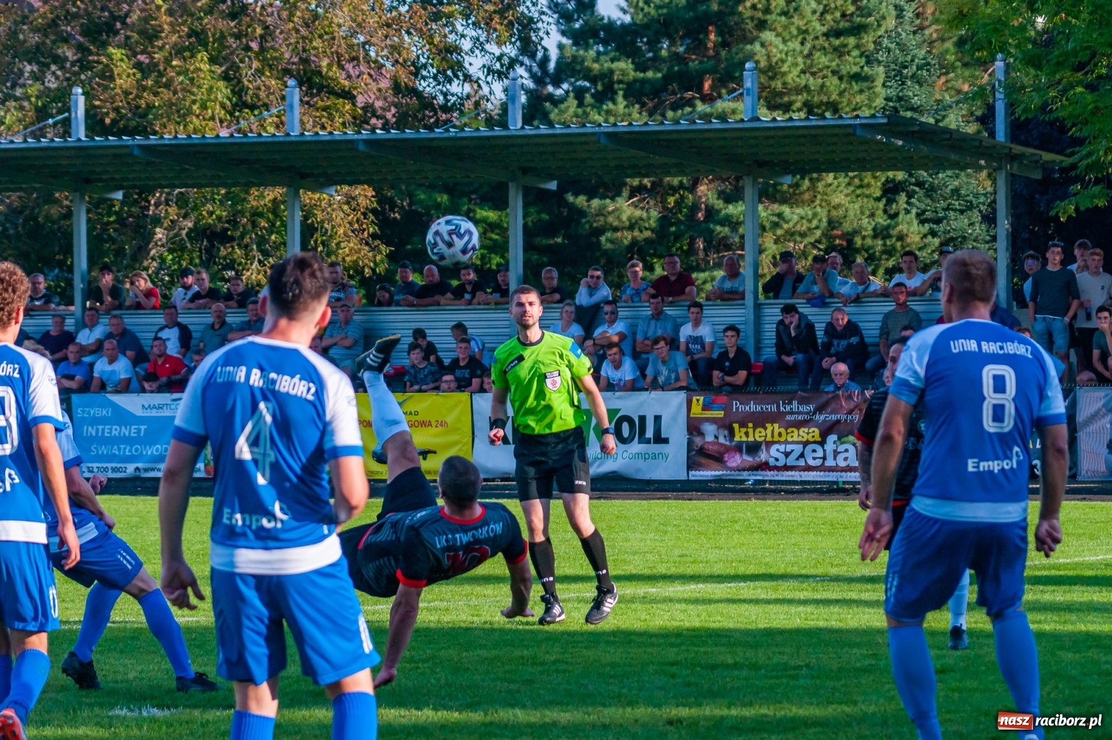 Zdjęcie w galerii na portalu naszraciborz.pl: Podział punktów w derbach powiatu. Poprzeczka uratowała Tworków [FOTO] wiadomości z regionu