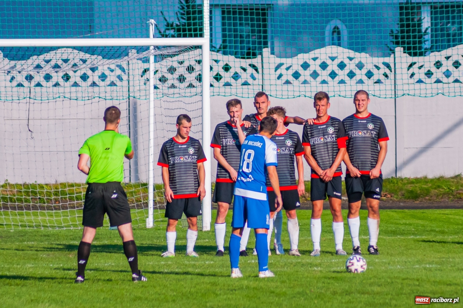 Zdjęcie w galerii na portalu naszraciborz.pl: Podział punktów w derbach powiatu. Poprzeczka uratowała Tworków [FOTO] wiadomości z regionu