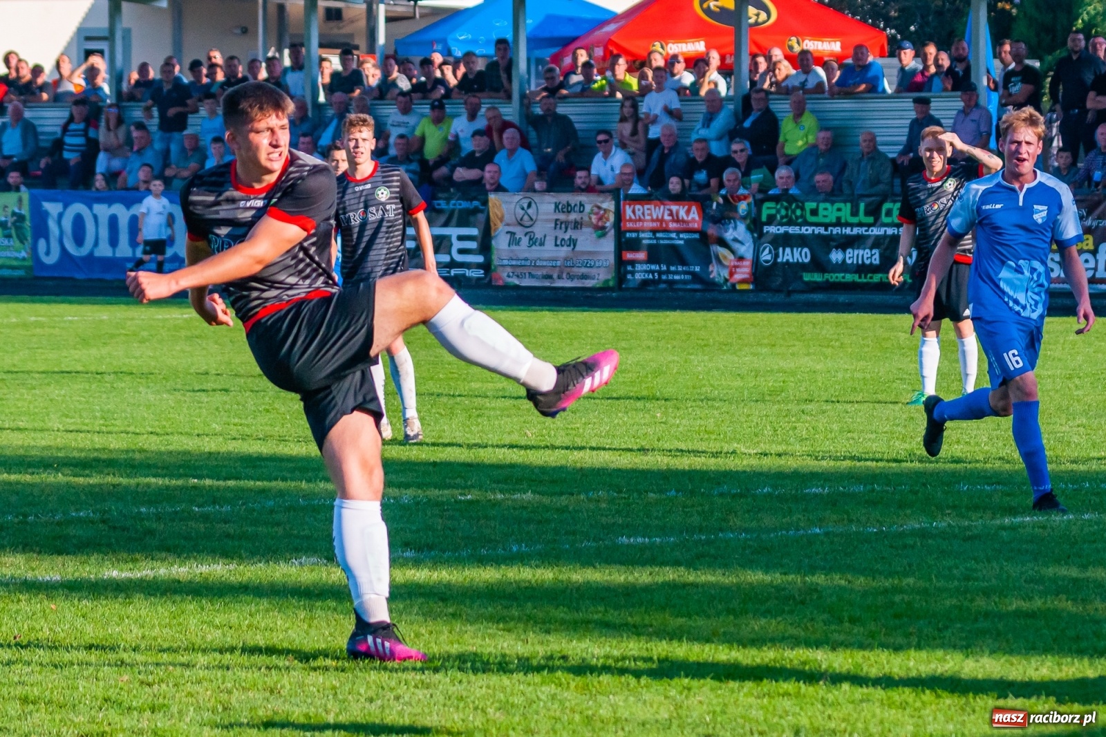 Zdjęcie w galerii na portalu naszraciborz.pl: Podział punktów w derbach powiatu. Poprzeczka uratowała Tworków [FOTO] wiadomości z regionu