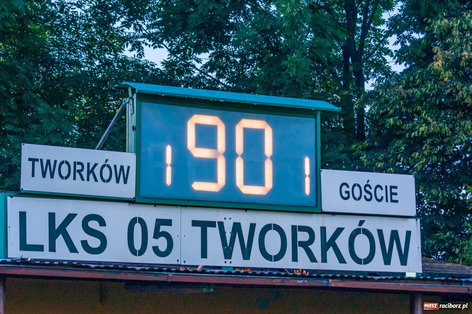 Zdjęcie w galerii na portalu naszraciborz.pl: Podział punktów w derbach powiatu. Poprzeczka uratowała Tworków [FOTO] wiadomości z regionu