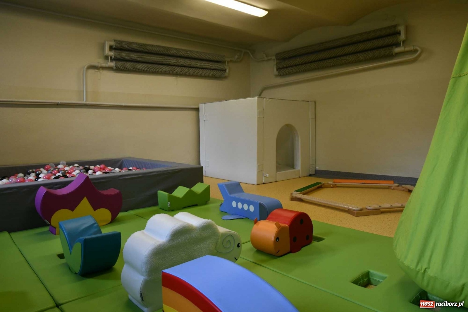 Zdjęcie w galerii na portalu naszraciborz.pl: W Cyprzanowie otwarto Klub Malucha Szkrabek wiadomości z regionu