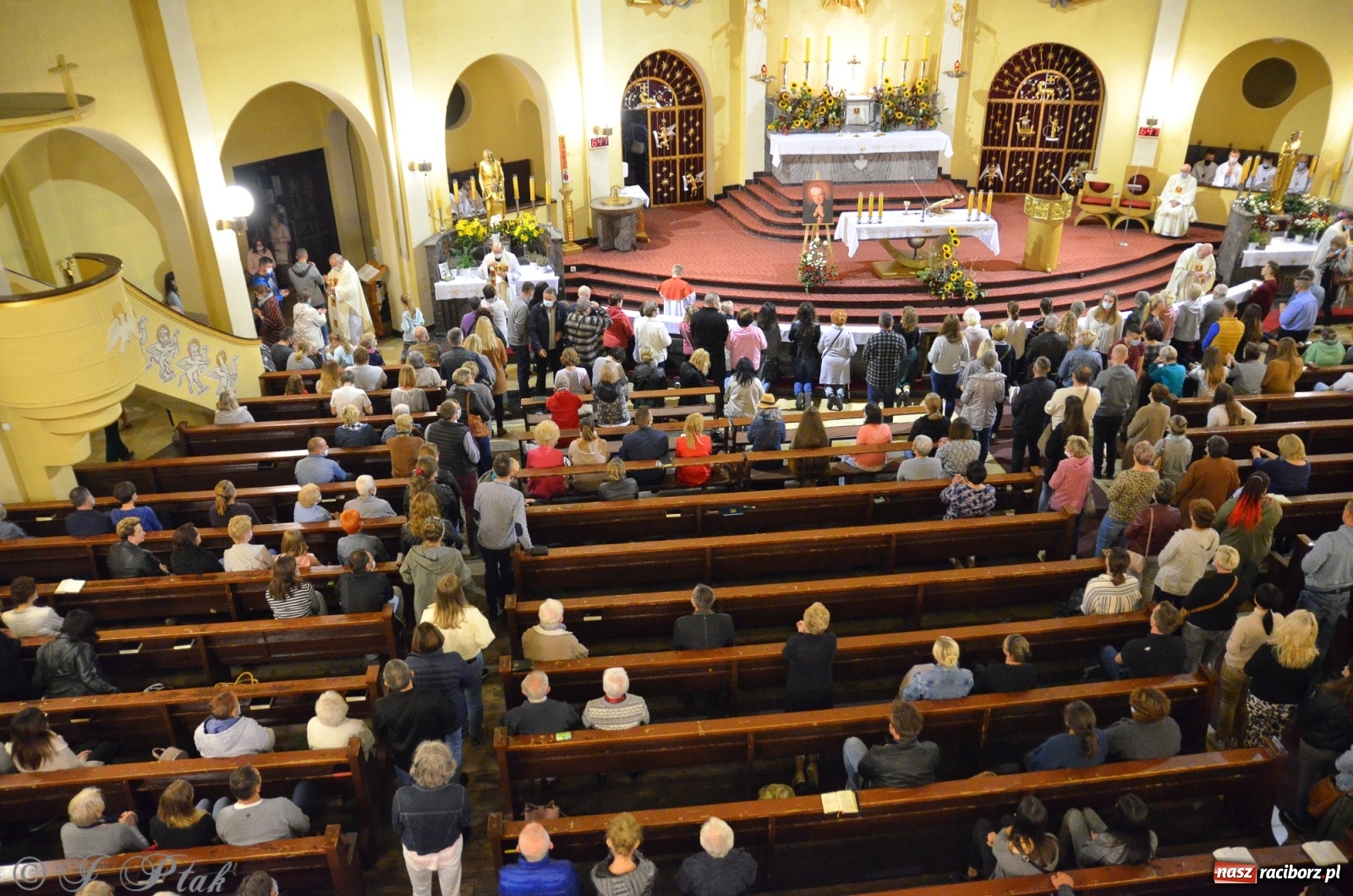 Zdjęcie w galerii na portalu naszraciborz.pl: Dominikanin youtuber zapełnił okrąglak wiadomości z regionu