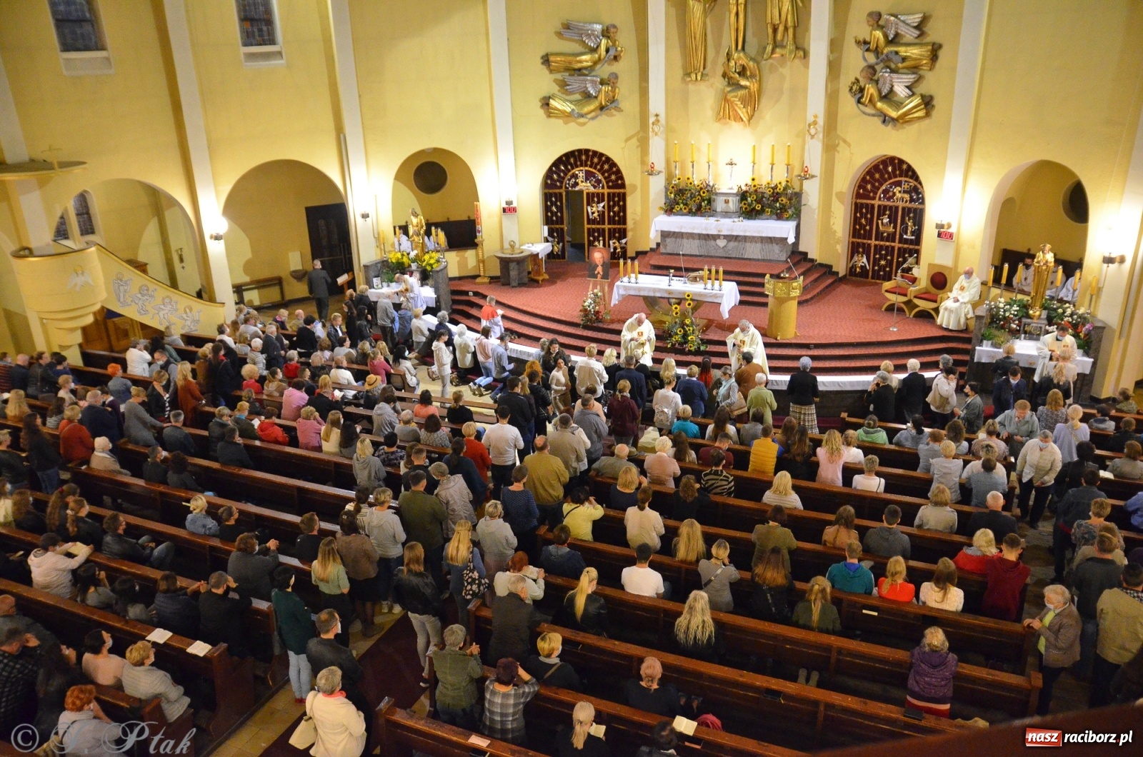 Zdjęcie w galerii na portalu naszraciborz.pl: Dominikanin youtuber zapełnił okrąglak wiadomości z regionu