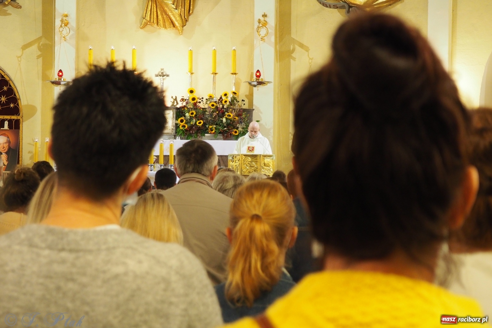 Zdjęcie w galerii na portalu naszraciborz.pl: Dominikanin youtuber zapełnił okrąglak wiadomości z regionu