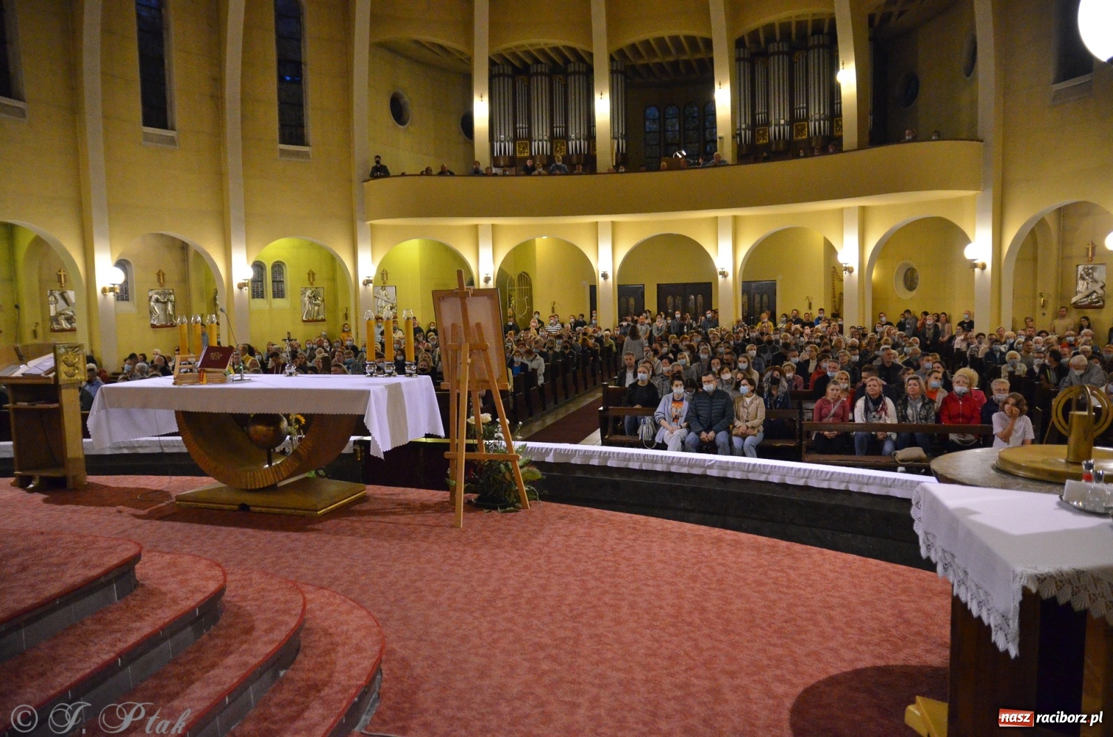 Zdjęcie w galerii na portalu naszraciborz.pl: Dominikanin youtuber zapełnił okrąglak wiadomości z regionu