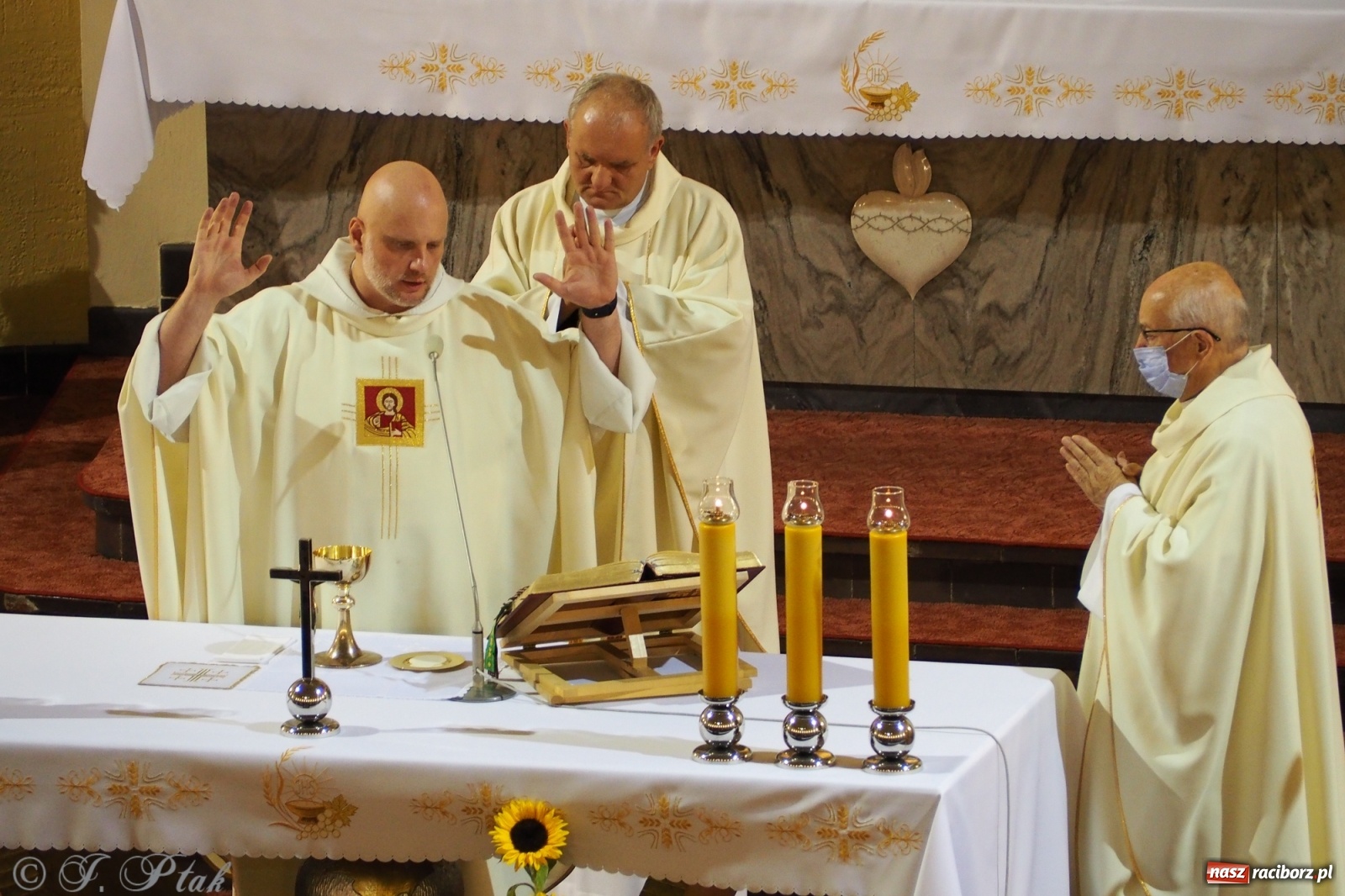 Zdjęcie w galerii na portalu naszraciborz.pl: Dominikanin youtuber zapełnił okrąglak wiadomości z regionu
