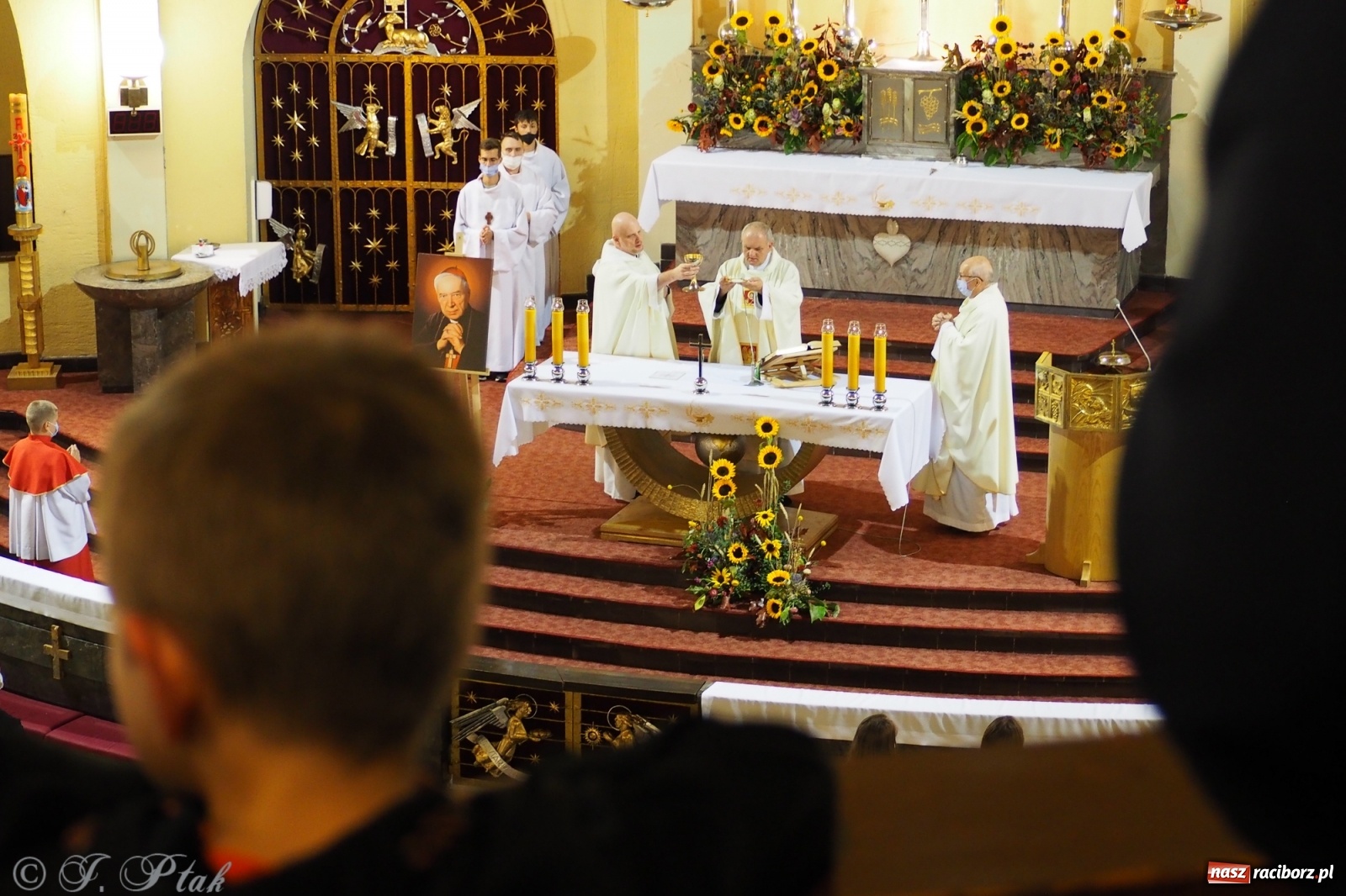 Zdjęcie w galerii na portalu naszraciborz.pl: Dominikanin youtuber zapełnił okrąglak wiadomości z regionu