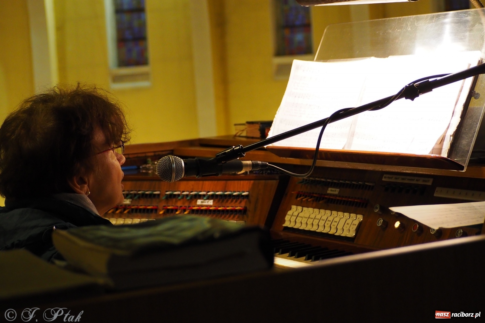 Zdjęcie w galerii na portalu naszraciborz.pl: Dominikanin youtuber zapełnił okrąglak wiadomości z regionu