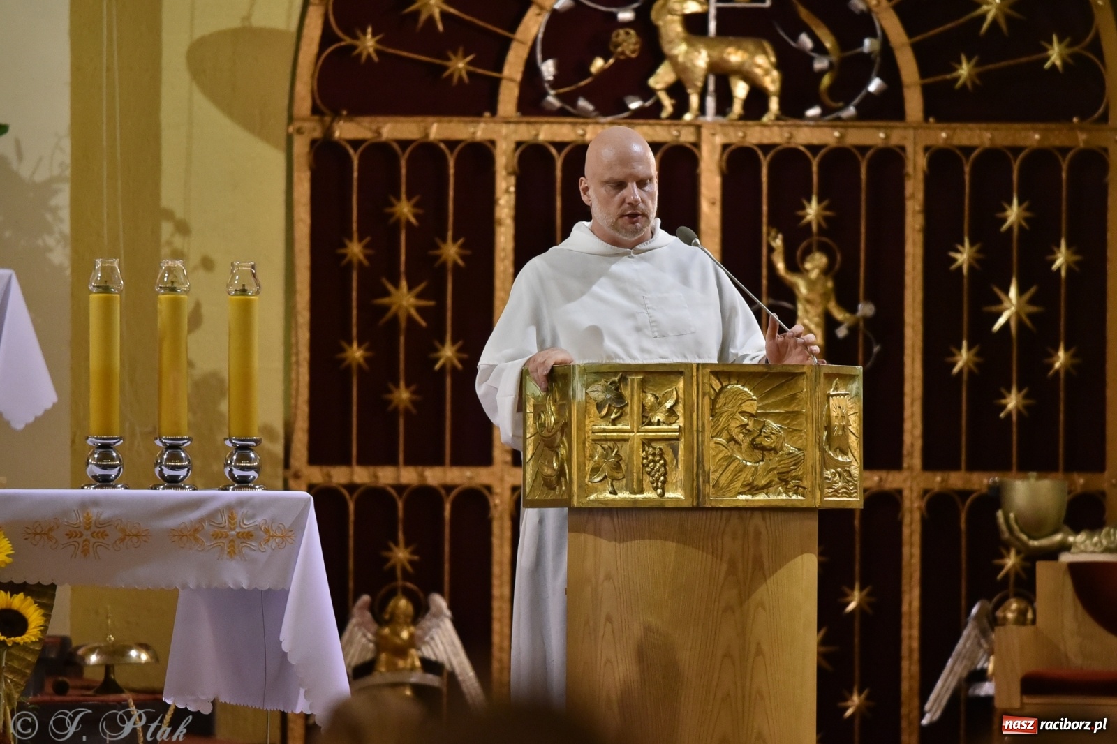 Zdjęcie w galerii na portalu naszraciborz.pl: Dominikanin youtuber zapełnił okrąglak wiadomości z regionu