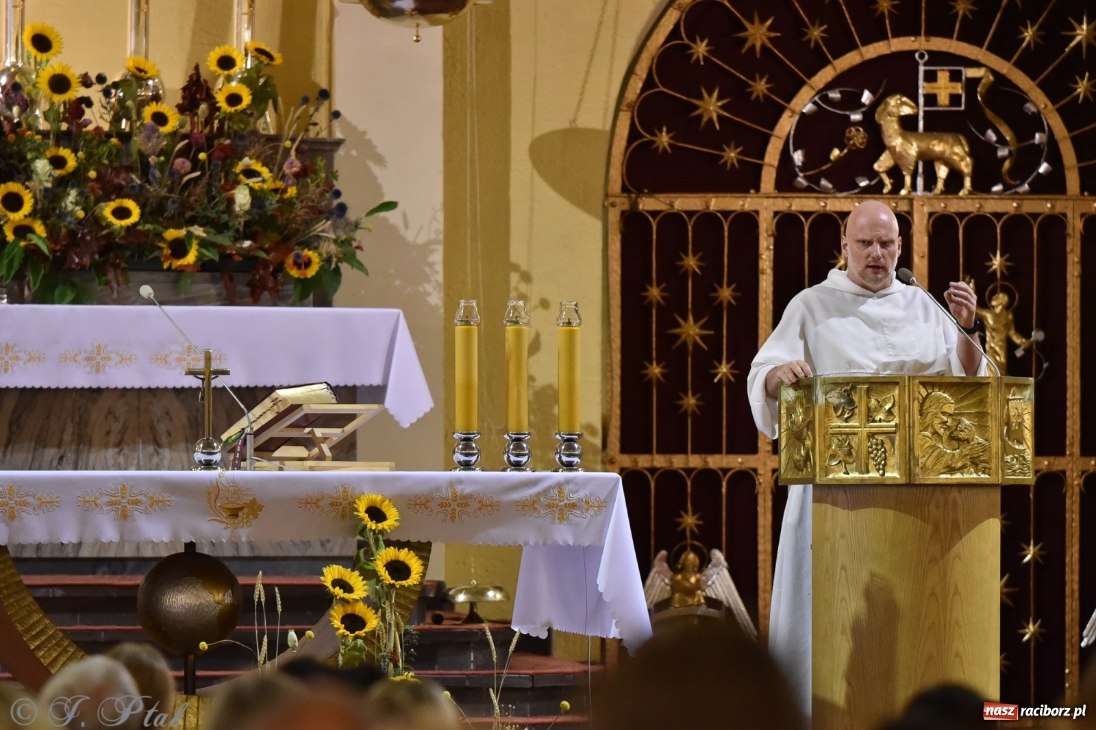 Zdjęcie w galerii na portalu naszraciborz.pl: Dominikanin youtuber zapełnił okrąglak wiadomości z regionu
