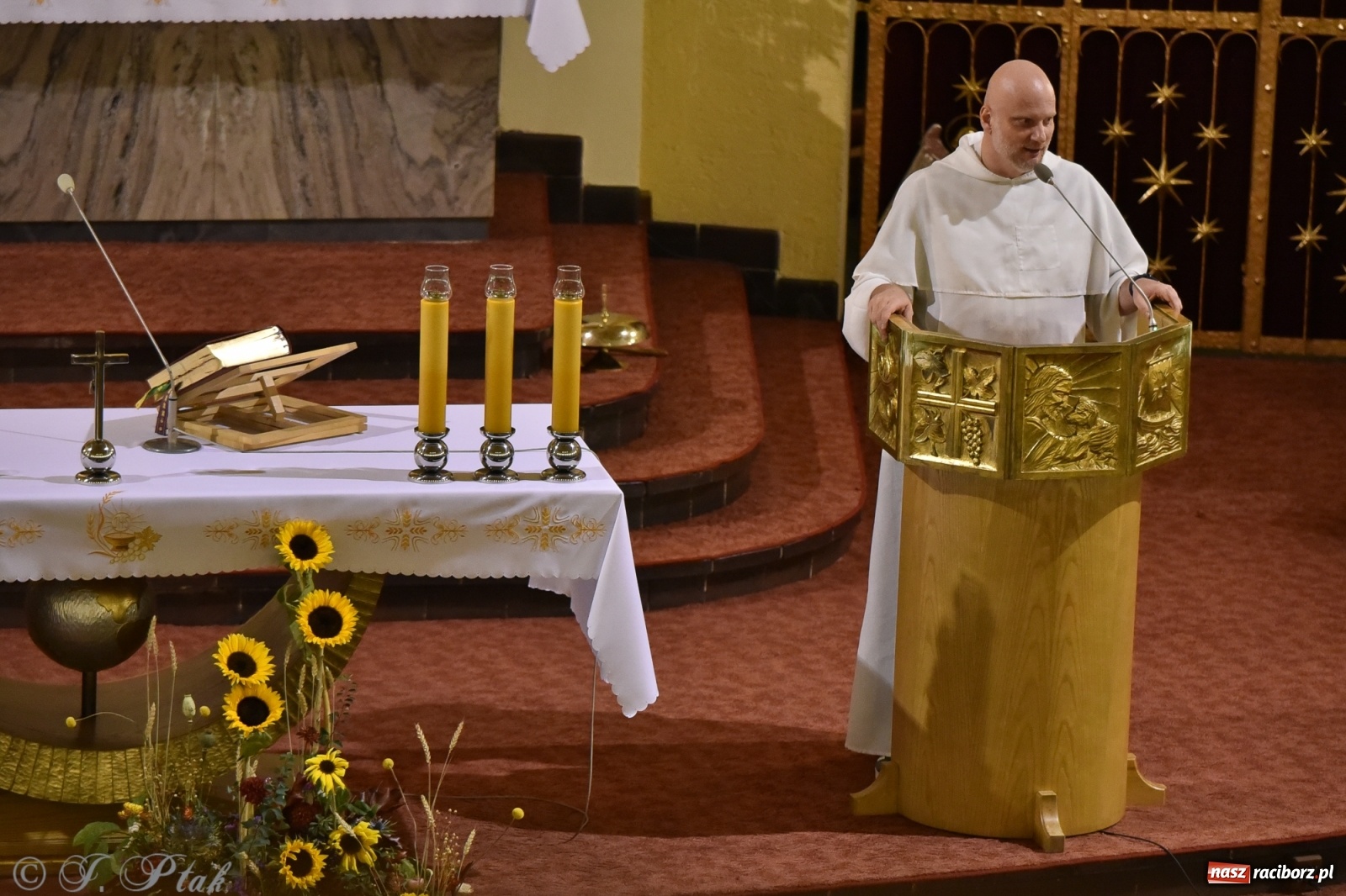 Zdjęcie w galerii na portalu naszraciborz.pl: Dominikanin youtuber zapełnił okrąglak wiadomości z regionu